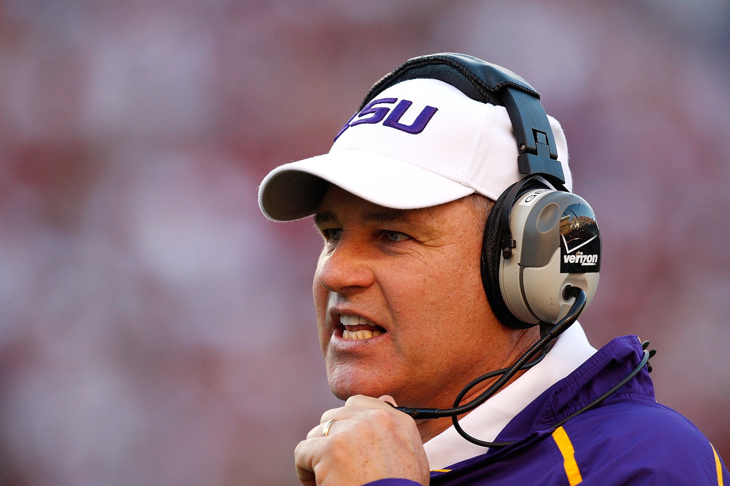 TUSCALOOSA, AL - NOVEMBER 07: Head coach Les Miles of the Louisiana State University Tigers against the Alabama Crimson Tide at Bryant-Denny Stadium on November 7, 2009 in Tuscaloosa, Alabama. (Photo by Kevin C. Cox/Getty Images) TUSCALOOSA, AL - NOVEMBER 07: Head coach Les Miles of the Louisiana State University Tigers against the Alabama Crimson Tide at Bryant-Denny Stadium on November 7, 2009 in Tuscaloosa, Alabama. (Photo by Kevin C. Cox/Getty Images)