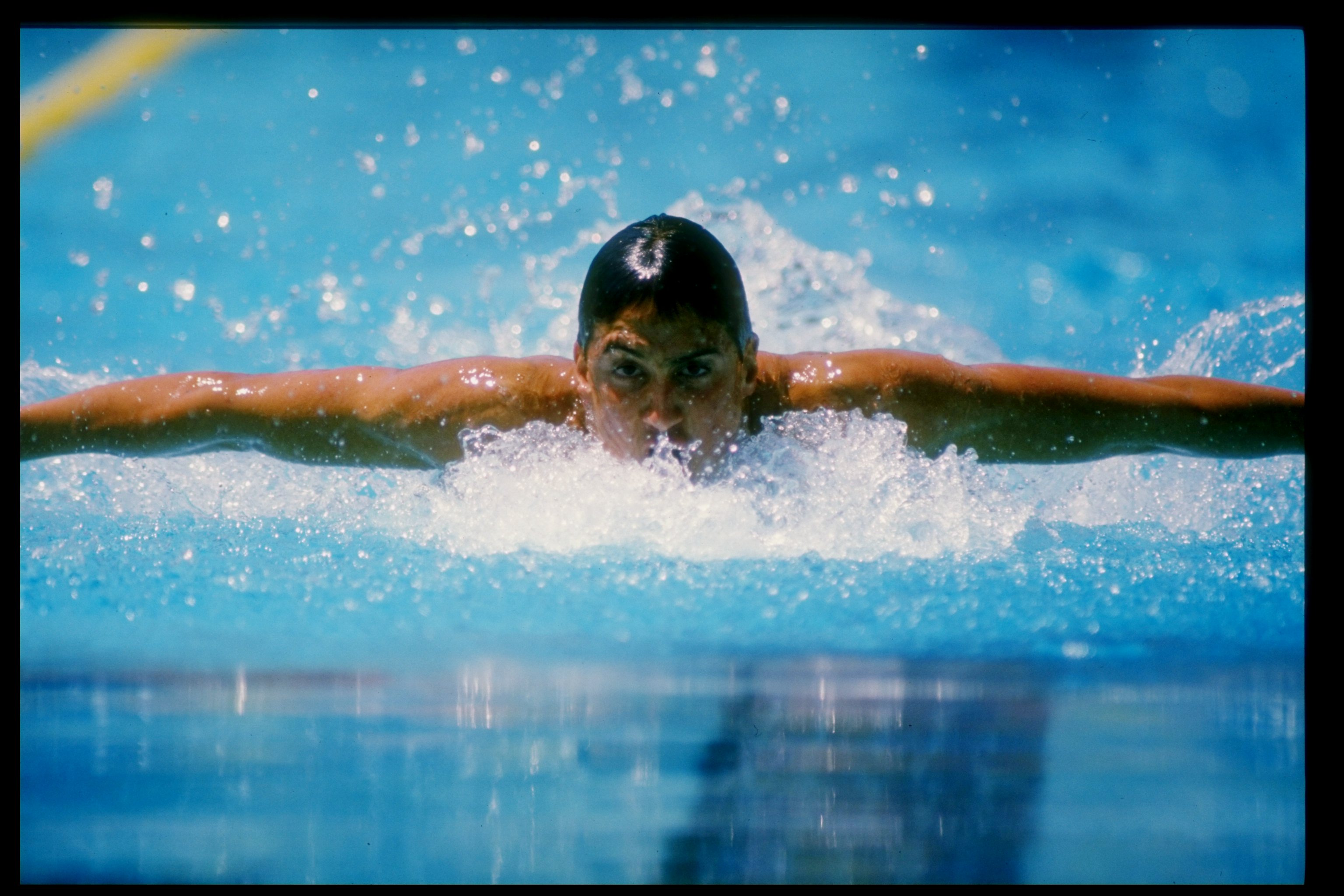 1985:  Pablo Morales swims during a race at the National Swimming Championships. Mandatory Credit: Tony Duffy  /Allsport