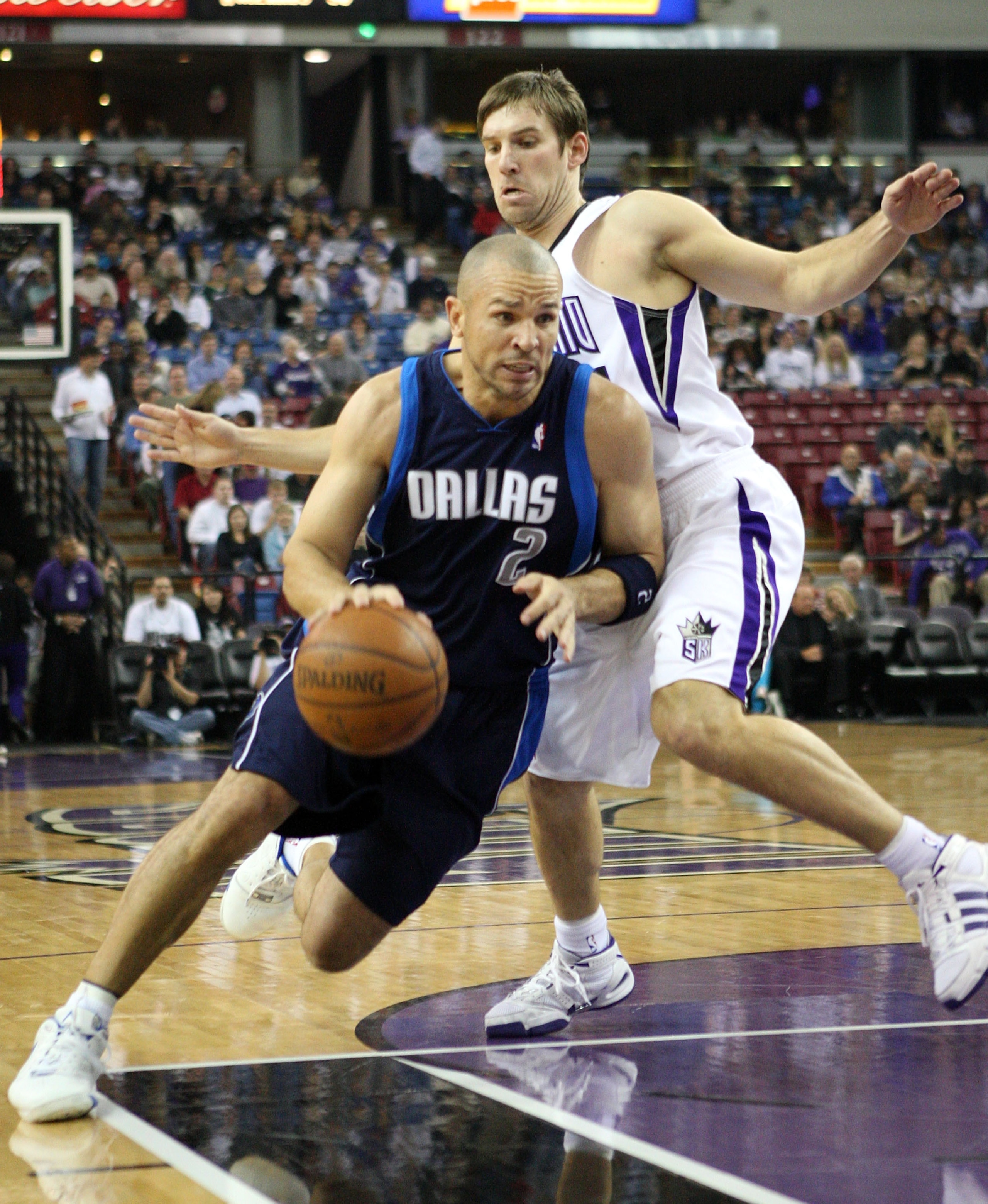 SACRAMENTO, CA - NOVEMBER 29:  Jason Kidd #2 of the Dallas Mavericks drives past Beno Udrih #19 of the Sacramento Kings during an NBA game on November 29, 2008 at ARCO Arena in Sacramento, California. NOTE TO USER: User expressly acknowledges and agrees t