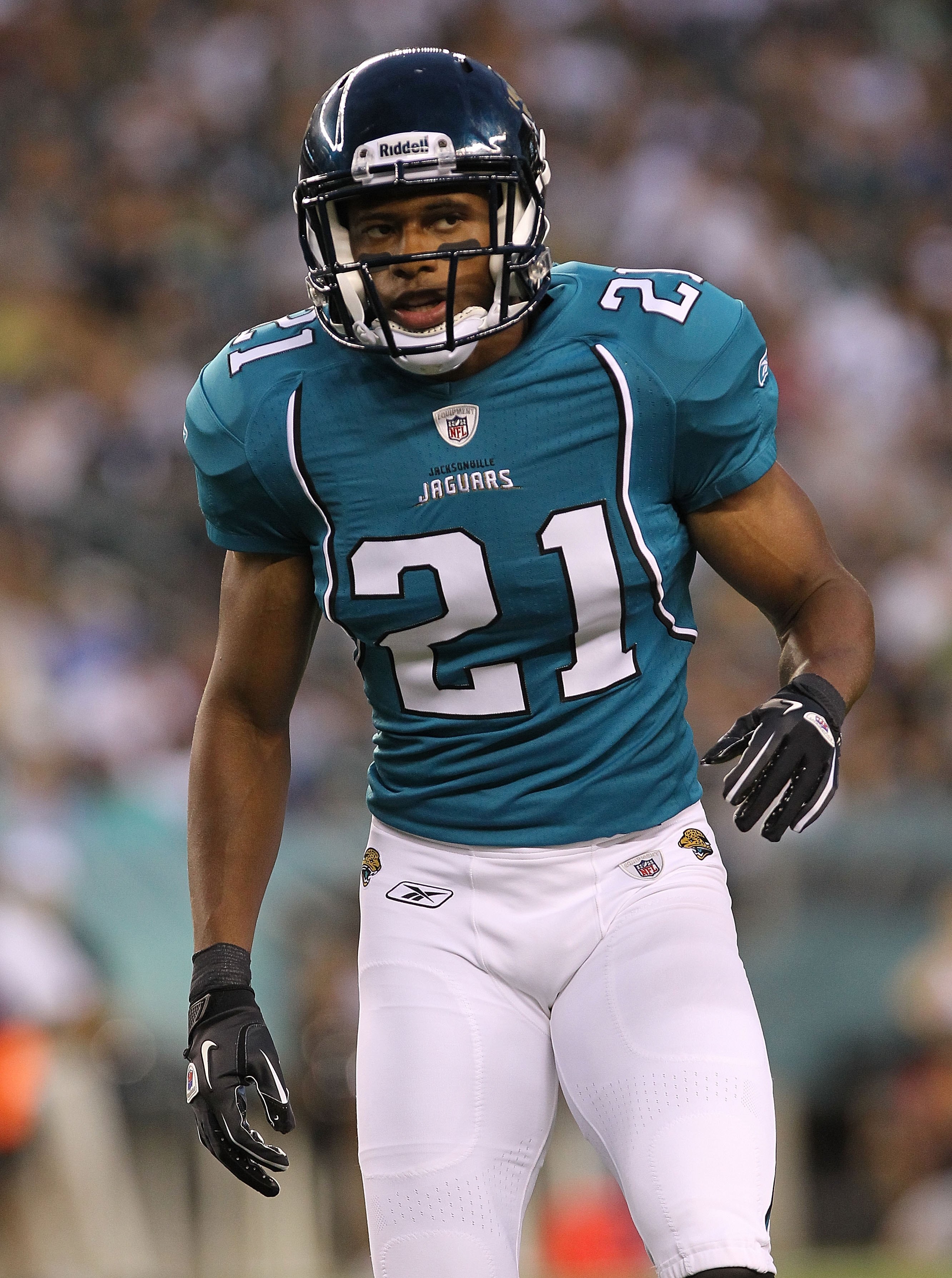PHILADELPHIA - AUGUST 13:  Derek Cox #21 of the Jacksonville Jaguars against the Philadelphia Eagles during their preseason game at Lincoln Financial Field on August 13, 2010 in Philadelphia, Pennsylvania.  (Photo by Nick Laham/Getty Images)