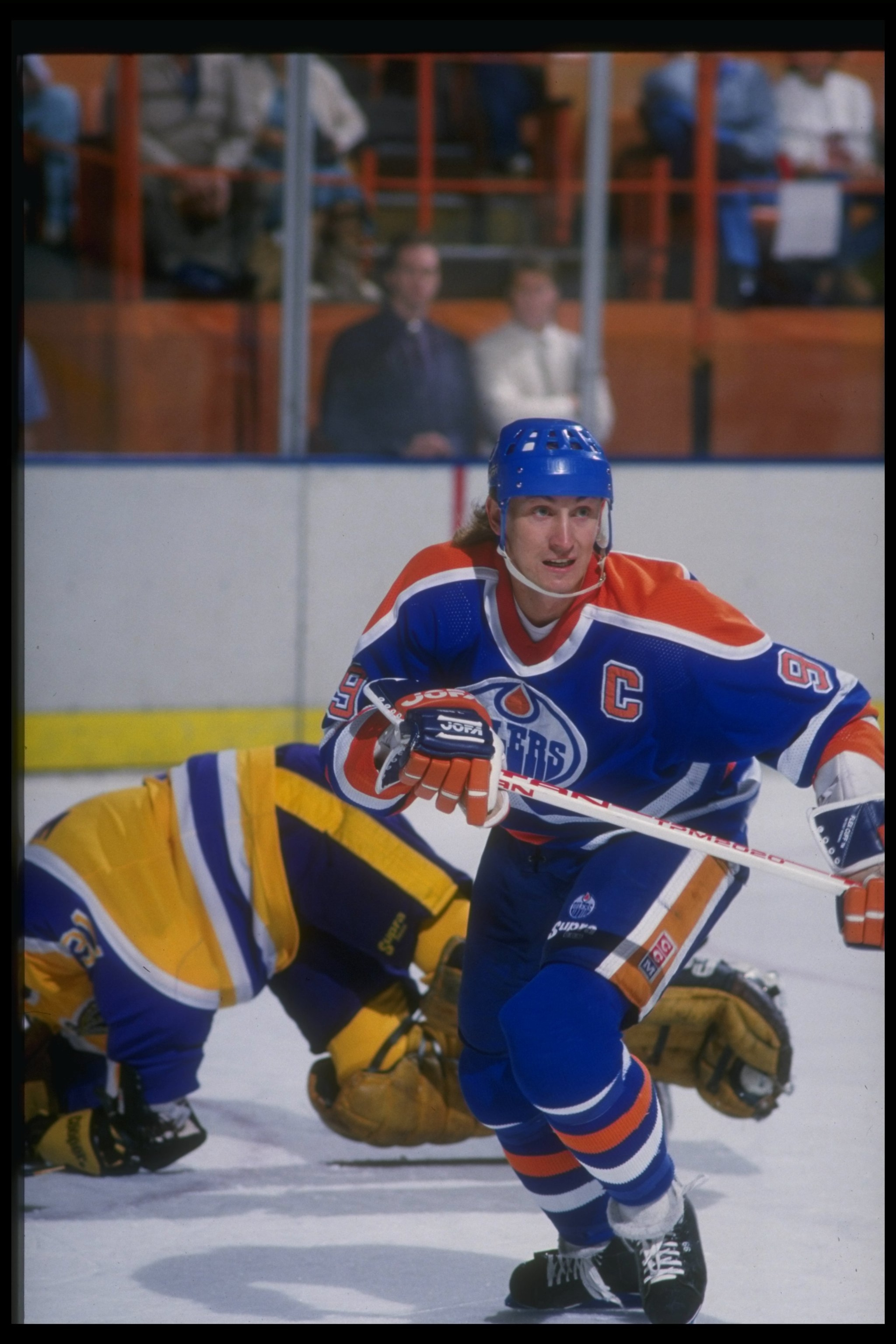 Nov 1987: Center Wayne Gretzky of the Edmonton Oilers looks on during a game against the Los Angeles Kings at the Great Western Forum in Inglewood, California. Mandatory Credit: Mike Powell /Allsport Nov 1987: Center Wayne Gretzky of the Edmonton Oilers looks on during a game against the Los Angeles Kings at the Great Western Forum in Inglewood, California. Mandatory Credit: Mike Powell /Allsport