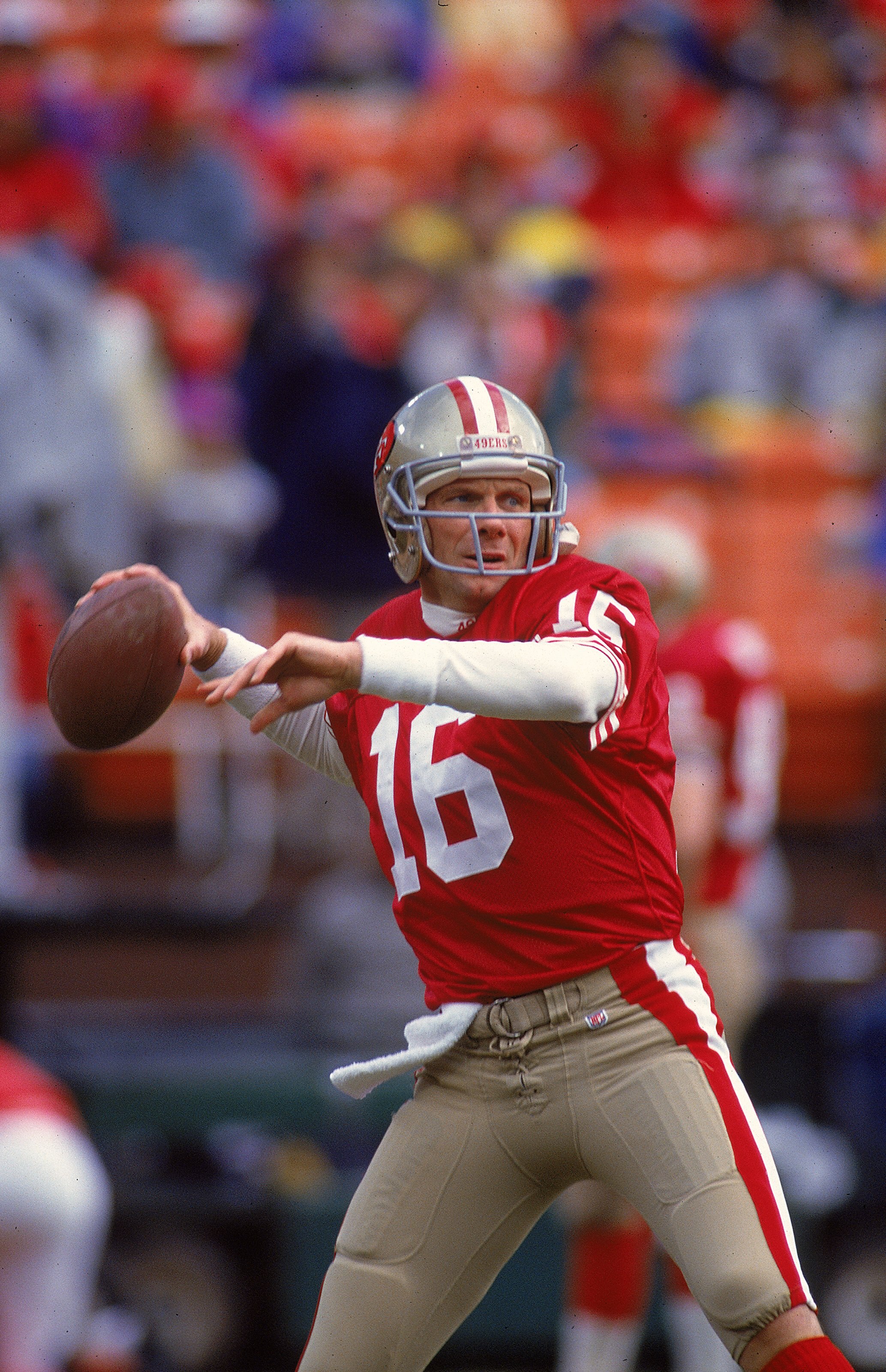 9 Jan 1993:  Joe Montana #16 of the San Francisco 49ers gets ready to pass the ball during a NFC Division Play-off Game against the Washington Redskins at the RFK Stadium in Washington, D.C. The 49ers defeated the Redskins 20-13. Mandatory Credit: Otto Gr