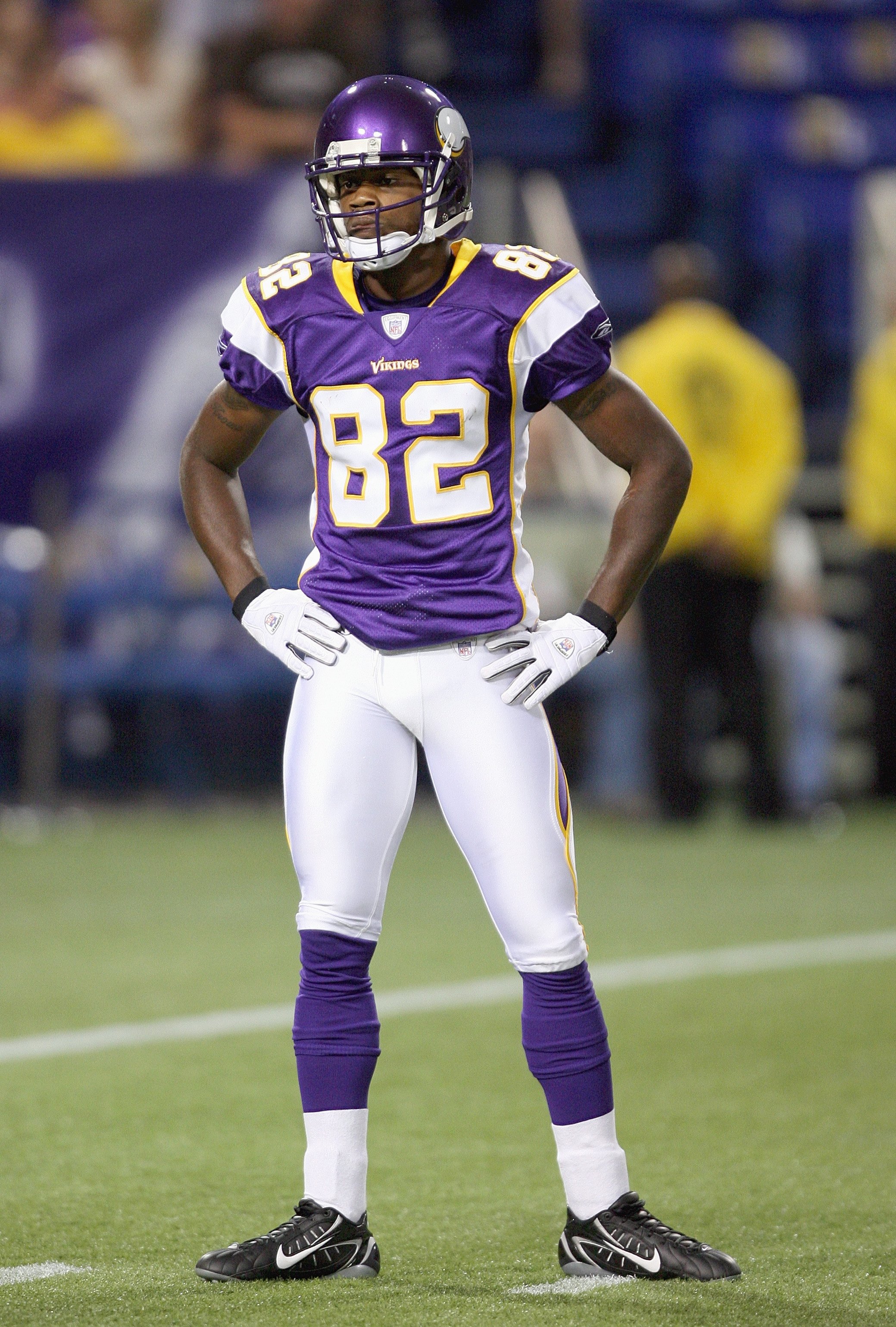 MINNEAPOLIS - AUGUST 10: Wide receiver Troy Williamson #82  of the Minnesota Vikings looks down the field before the game against of the St. Louis Rams on August 10, 2007 at the H.H.H. Metrodome in Minneapolis, Minnesota. (Photo by David Sherman/Getty Ima