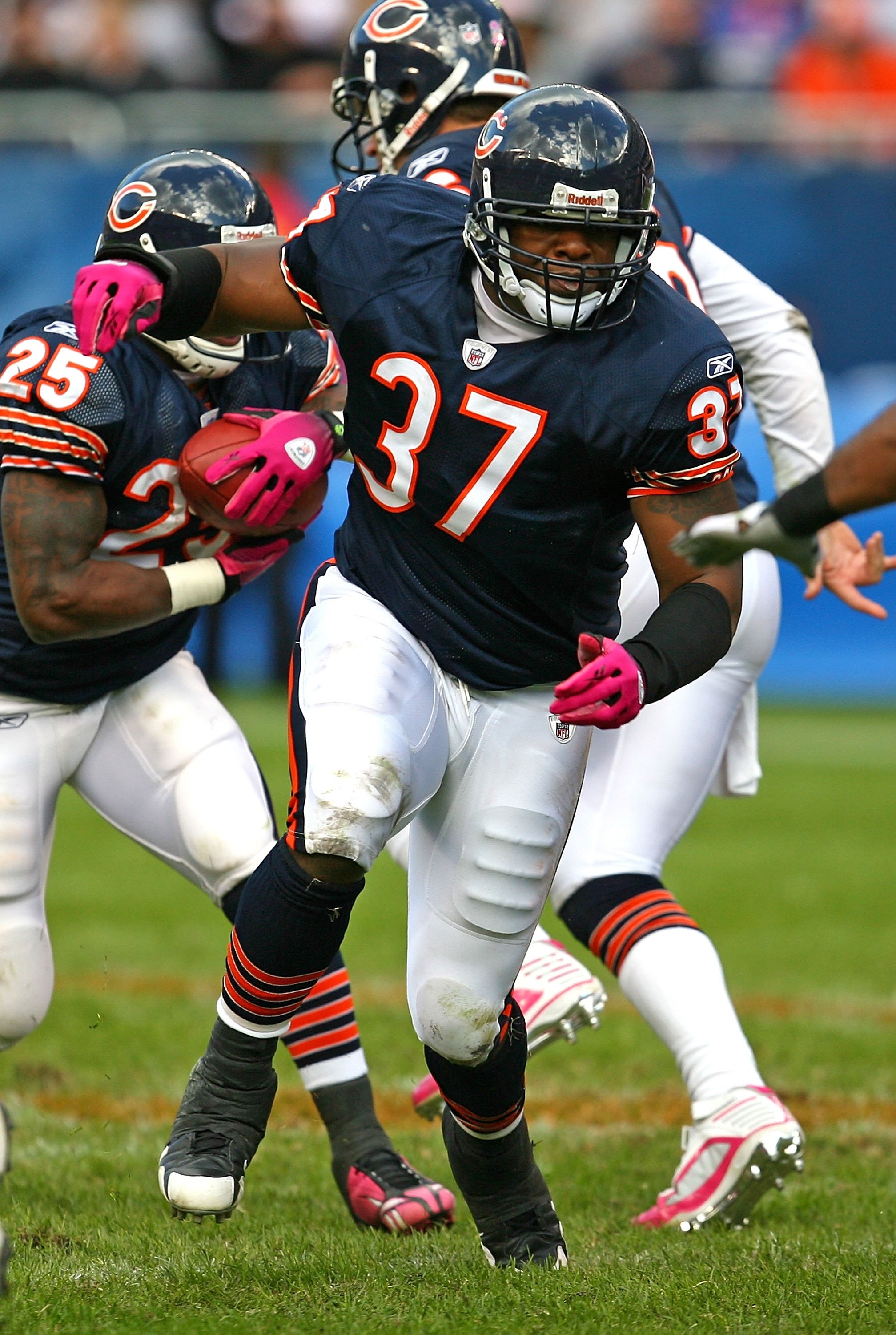 CHICAGO - OCTOBER 04: Jason McKie #37 of the Chicago Bears moves to block for teammate Garrett Wolfe #25 against the Detroit Lions on October 4, 2009 at Soldier Field in Chicago, Illinois. The Bears defeated the Lions 48-24. (Photo by Jonathan Daniel/Gett
