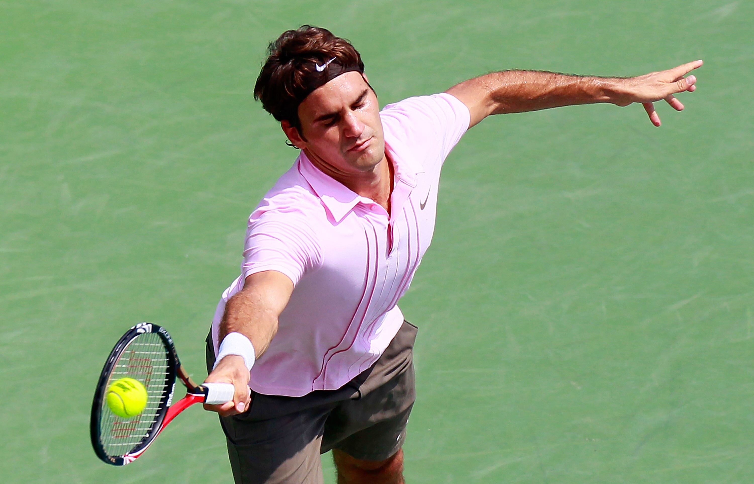 CINCINNATI - AUGUST 22:  Roger Federer of Switzerland returns a forehand to Mardy Fish during the finals on Day 7 of the Western & Southern Financial Group Masters at the Lindner Family Tennis Center on August 22, 2010 in Cincinnati, Ohio.  (Photo by Kevi