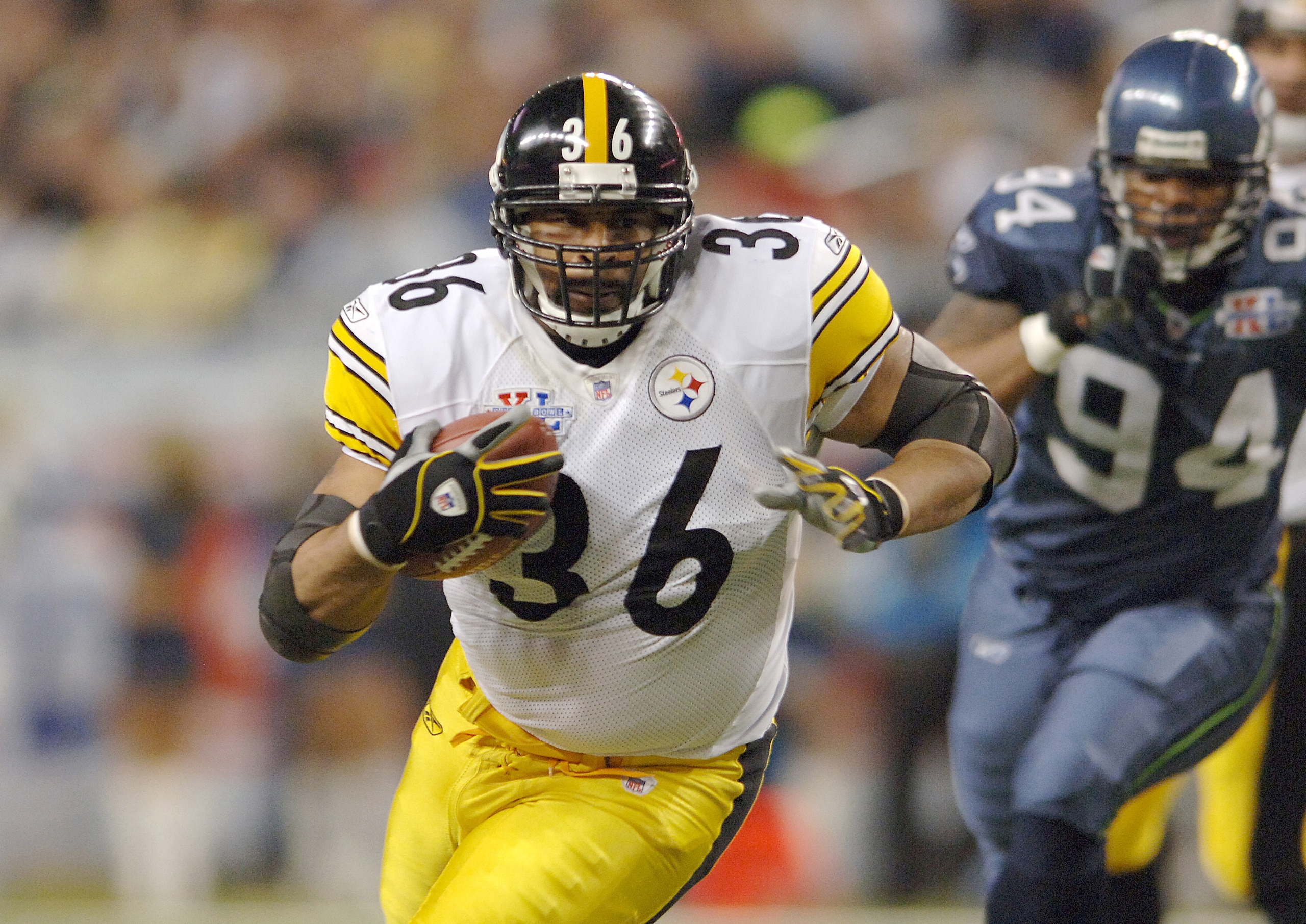Steelers Jerome Bettis during Super Bowl XL between the Pittsburgh Steelers and Seattle Seahawks at Ford Field in Detroit, Michigan on February 5, 2006. (Photo by Al Messerschmidt/Getty Images)