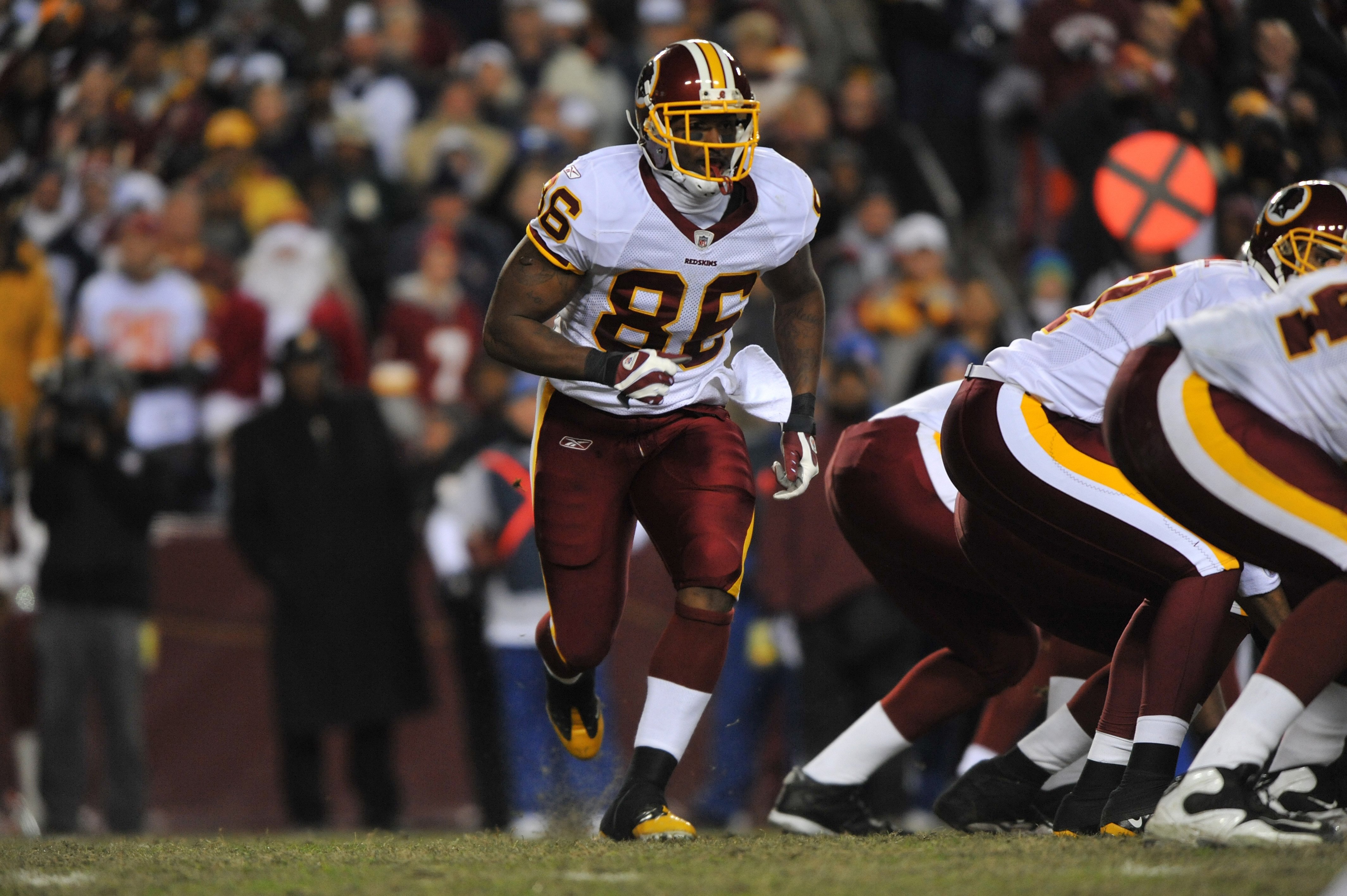 LANDOVER, MD - DECEMBER 27:  Fred Davis #86 of the Washington Redskins runs a pattern in the backfield during the game against the Dallas Cowboys at FedExField on December 27, 2009 in Landover, Maryland. The Cowboys defeated the Redskins 17-0. (Photo by L