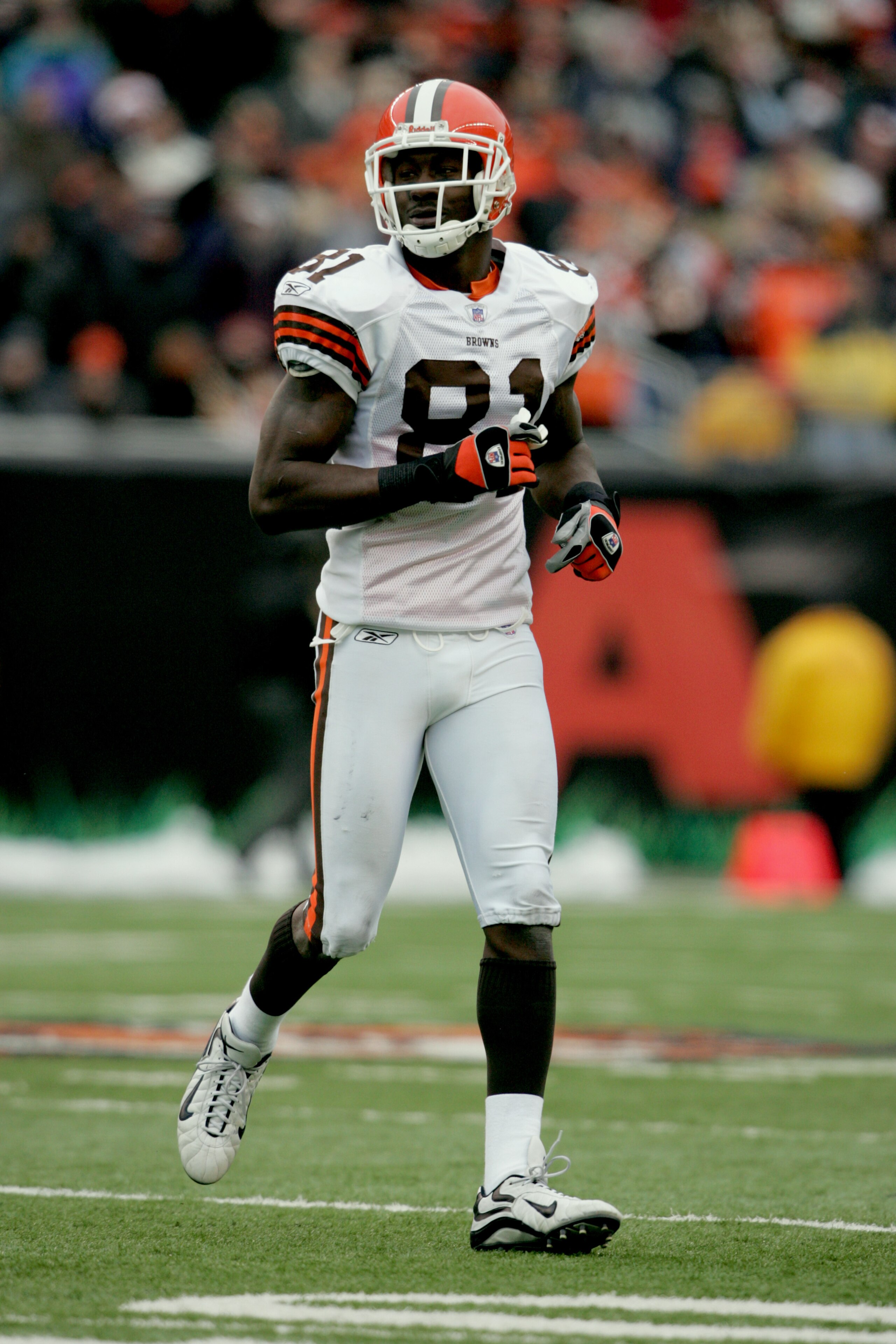 CINCINNATI - DECEMBER 11: Wide receiver Antonio Bryant #81 of the Cleveland Browns jogs on the field against the Cincinnati Bengals at Paul Brown Stadium on December 11, 2005 in Cincinnati, Ohio. The Bengals defeated the Browns 23-20. (Photo by Andy Lyo CINCINNATI - DECEMBER 11: Wide receiver Antonio Bryant #81 of the Cleveland Browns jogs on the field against the Cincinnati Bengals at Paul Brown Stadium on December 11, 2005 in Cincinnati, Ohio. The Bengals defeated the Browns 23-20. (Photo by Andy Lyo
