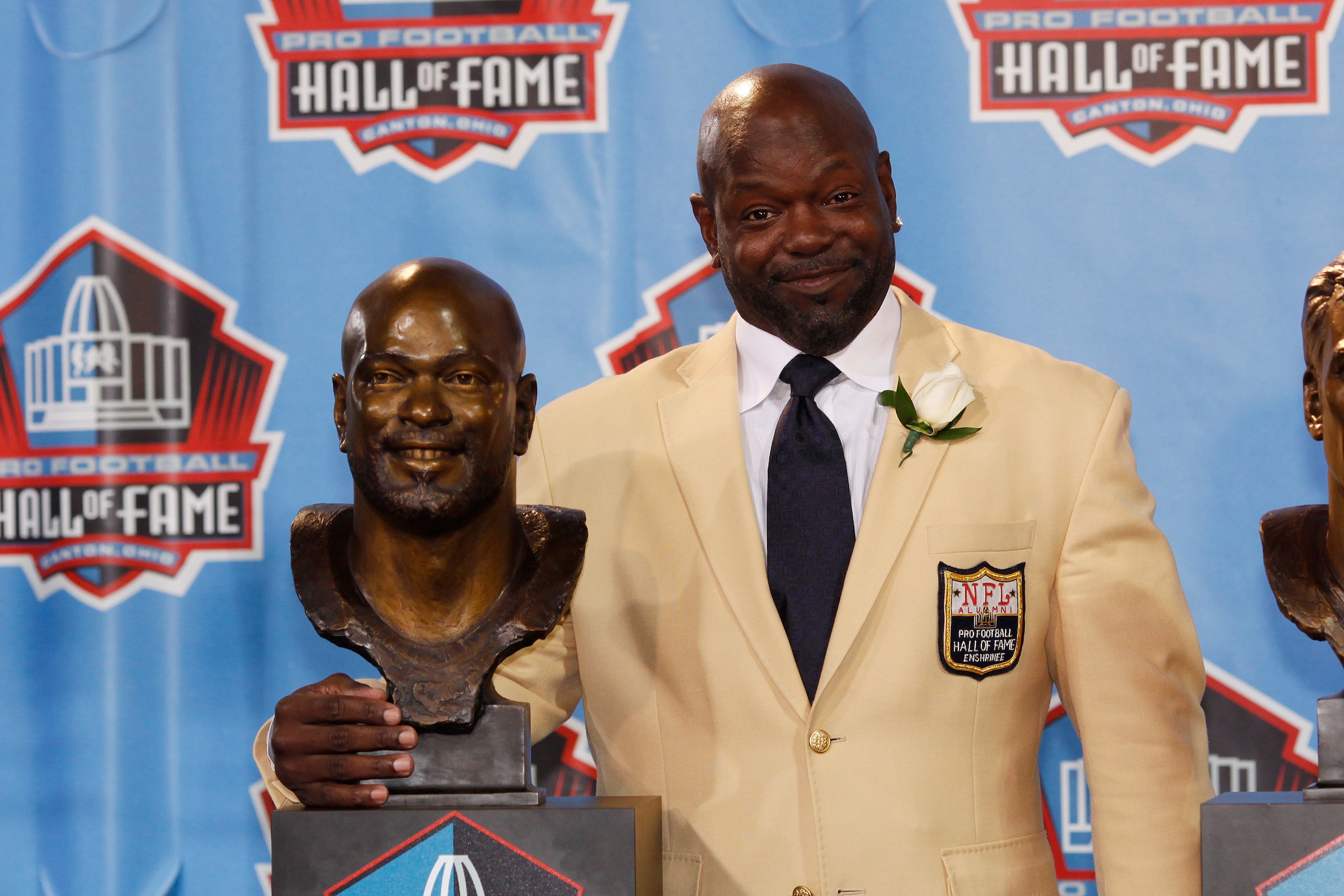 CANTON, OH - AUGUST 7: Emmitt Smith poses with his bust during the 2010 Pro Football Hall of Fame Enshrinement Ceremony at the Pro Football Hall of Fame Field at Fawcett Stadium on August 7, 2010 in Canton, Ohio. (Photo by Joe Robbins/Getty Images)