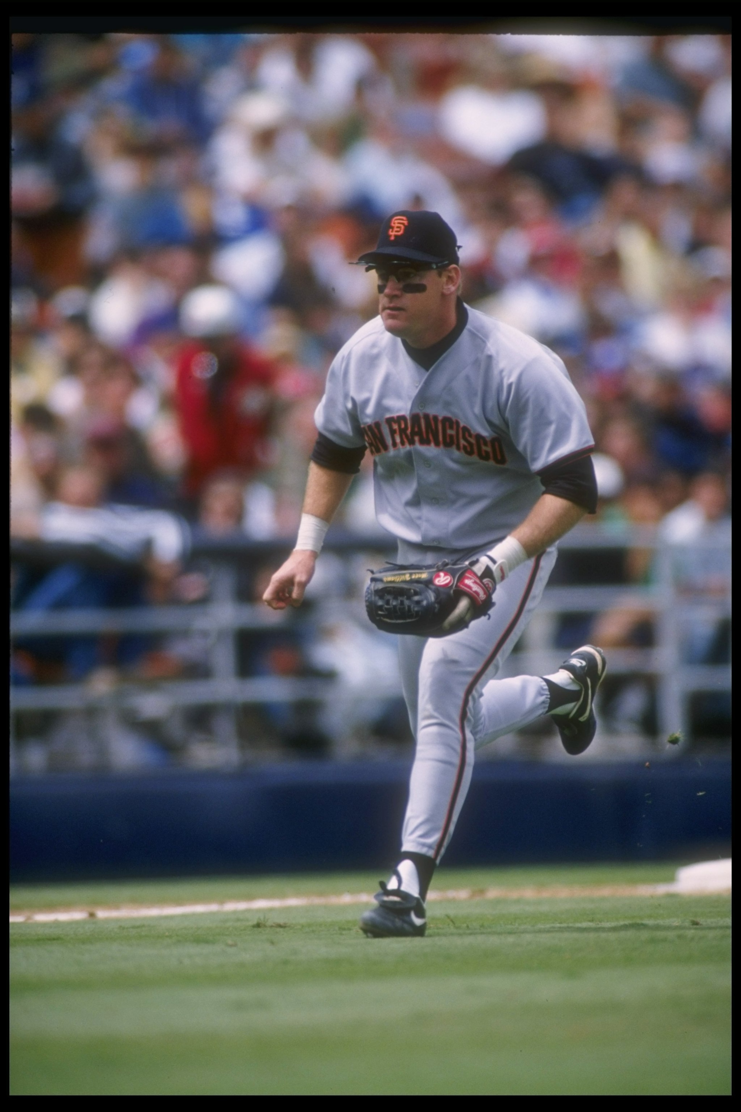 7 May 1995: Third baseman Matt Williams of the San Francisco Giants charges a ground ball during the Giants 11-4 victory over the San Diego Padres at Jack Murphy Stadium in San Diego, California.