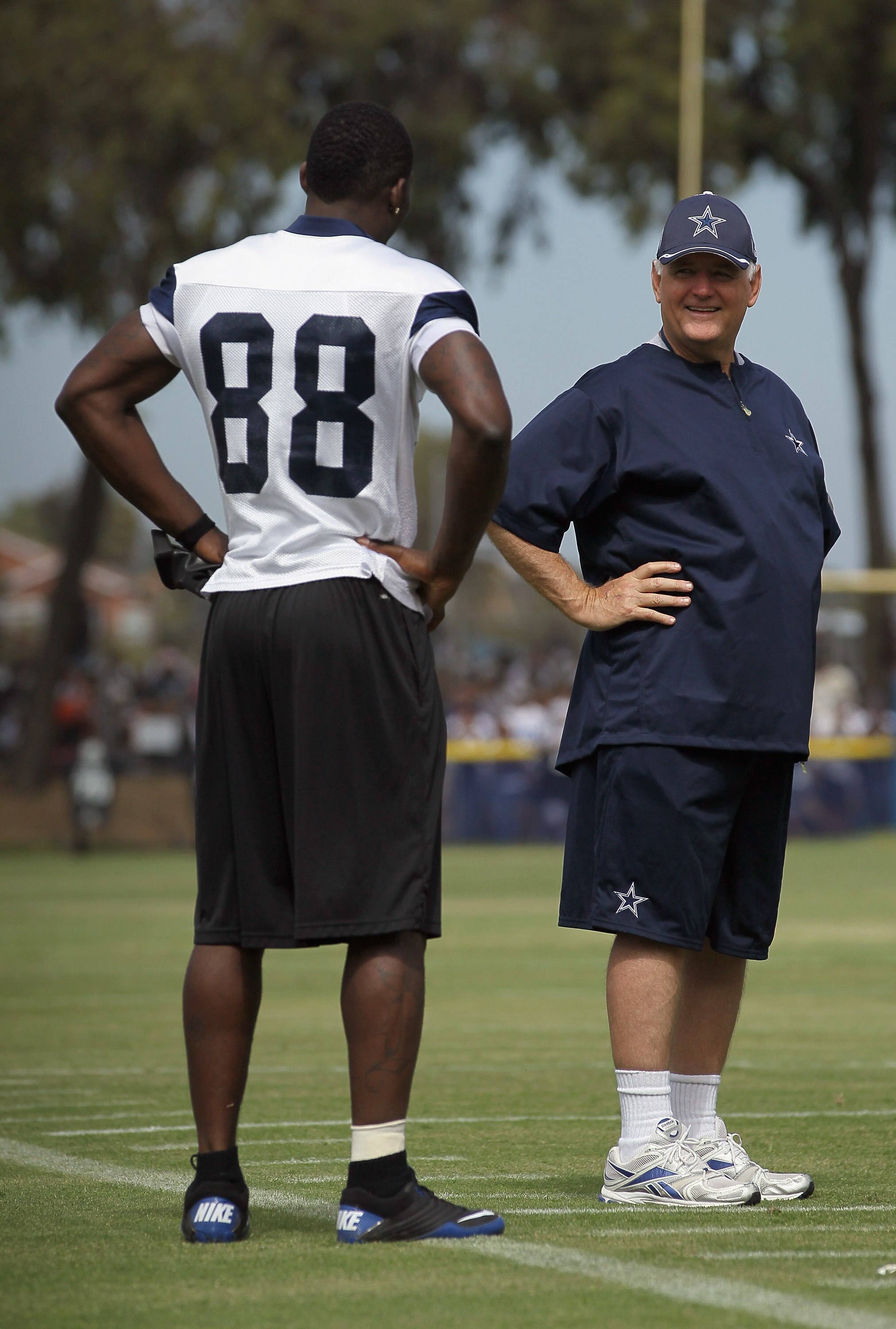 OXNARD, CA - AUGUST 14:  Head coach Wade Phillips talks with wide receiver Dez Bryant #88 during Dallas Cowboys Training Camp at the Marriott Residence Inn Oxnard River Ridge on August 14, 2010 in Oxnard, California.  (Photo by Jeff Gross/Getty Images)