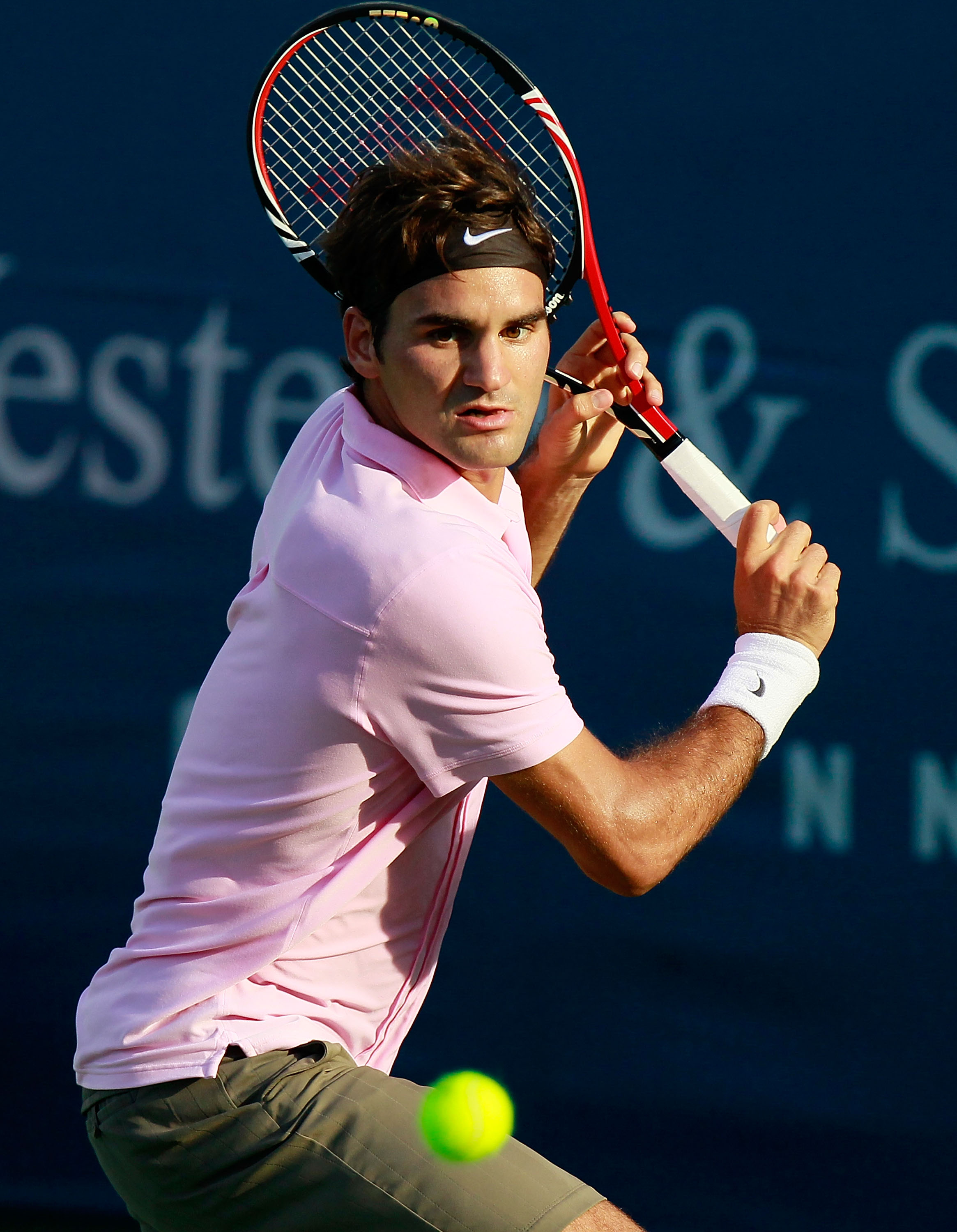 CINCINNATI - AUGUST 20:  Roger Federer of Switzerland returns a backhand to Nikolay Davydenko of Russia during Day 5 of the Western & Southern Financial Group Masters at the Lindner Family Tennis Center on August 20, 2010 in Cincinnati, Ohio.  (Photo by K