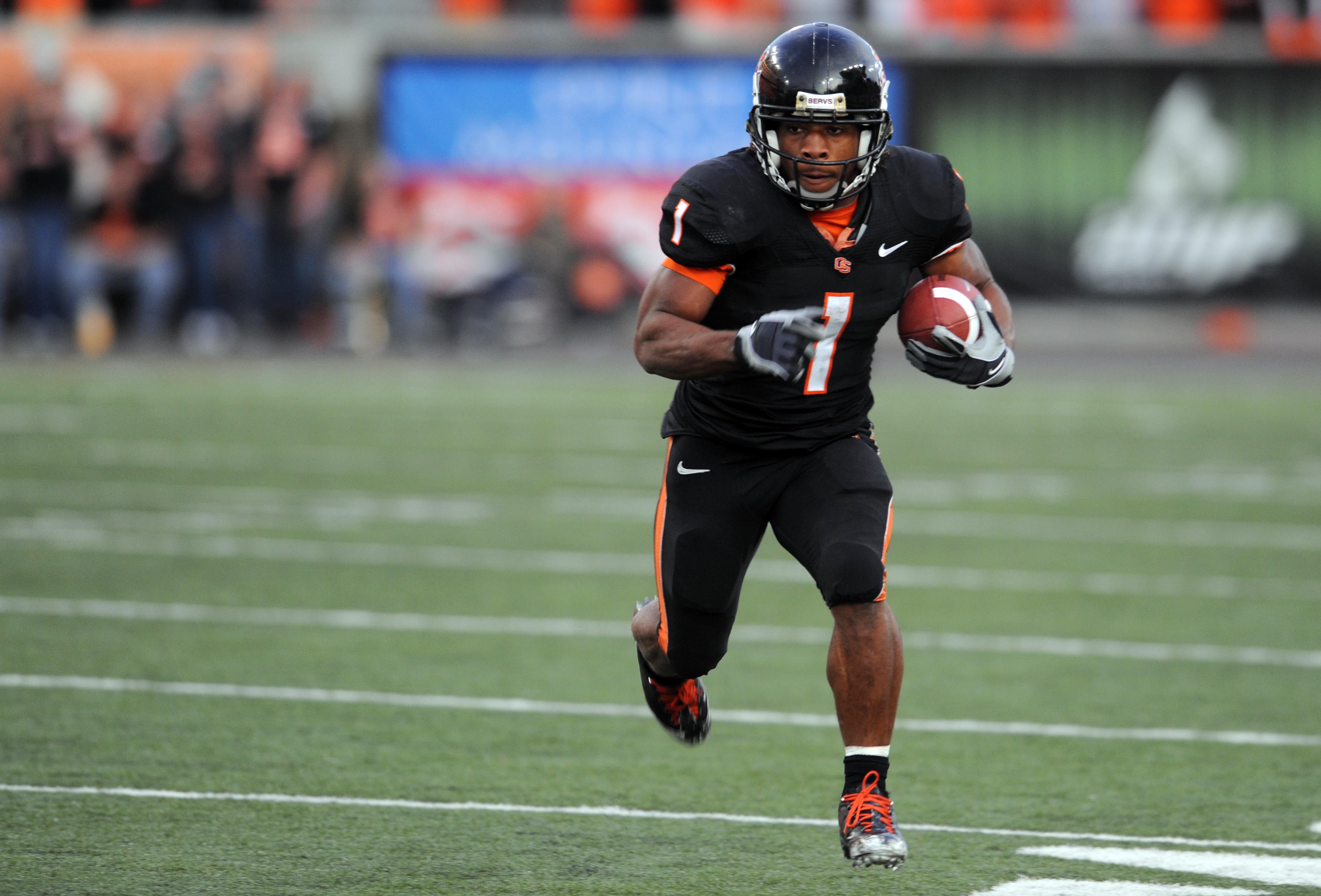 CORVALLIS, OR - OCTOBER 10: Running back Jacquizz Rodgers #1 of the Oregon State Beavers finds a lot of running room as he turns the corner in the third quarter of the game against the Stanford Cardinals at Reser Stadium on October 10, 2009 in Corvallis,