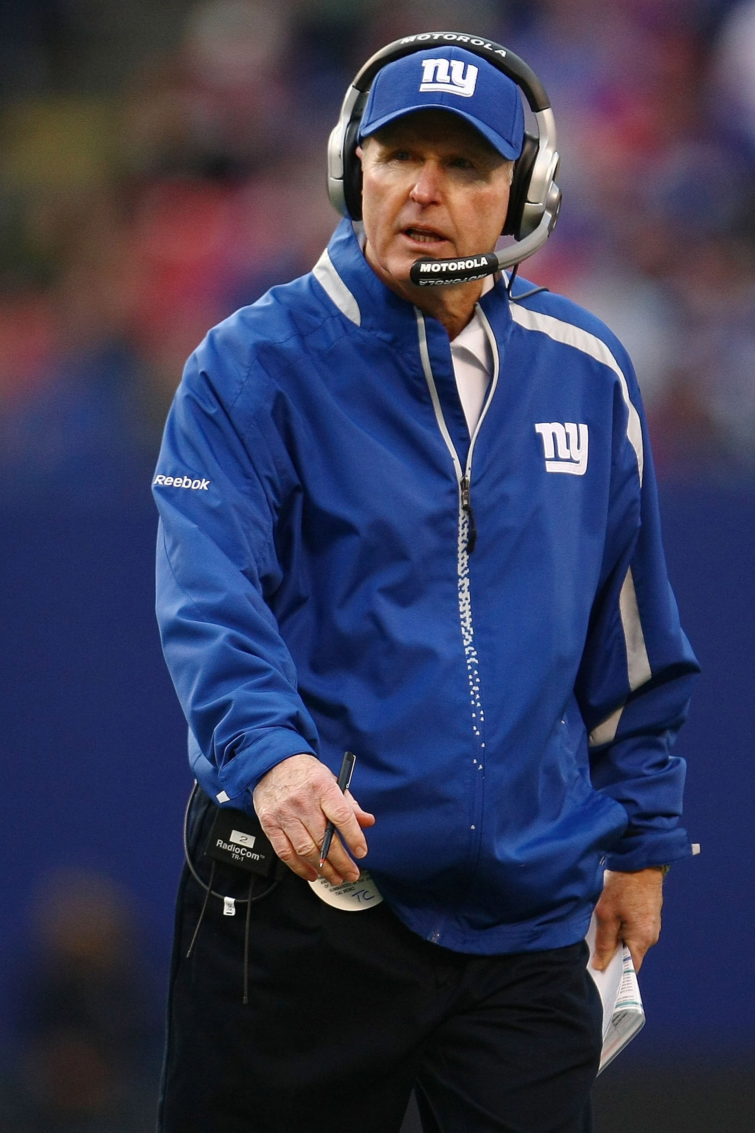 EAST RUTHERFORD, NJ - NOVEMBER 22:  Head coach Tom Coughlin of the the New York Giants watches on from the sideline against the Atlanta Falcons on November 22, 2009 at Giants Stadium in East Rutherford, New Jersey.  (Photo by Chris McGrath/Getty Images)