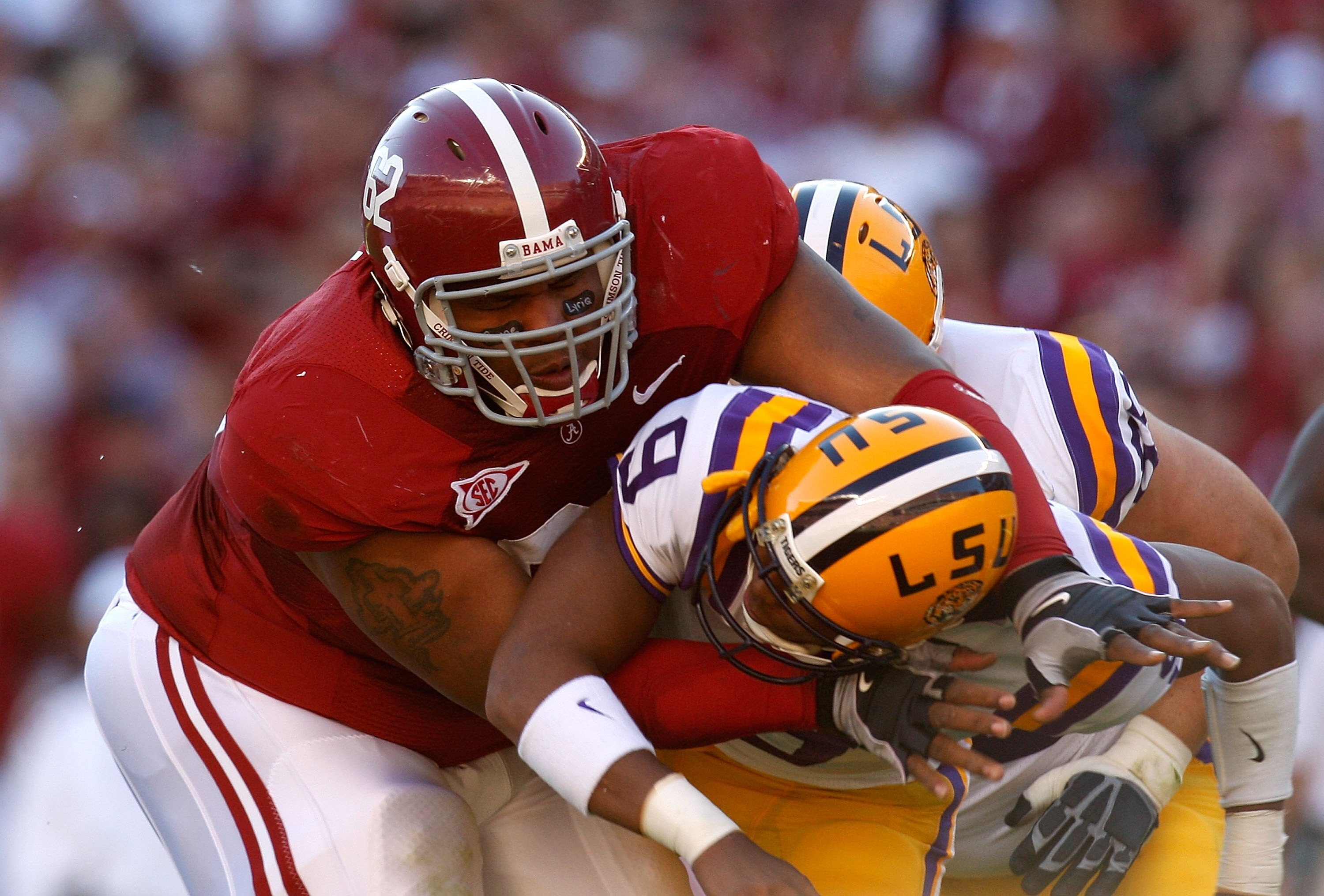 TUSCALOOSA, AL - NOVEMBER 07:  Terrence Cody #62 of the Alabama Crimson Tide pressures quarterback Jordan Jefferson #9 of the Louisiana State University Tigers at Bryant-Denny Stadium on November 7, 2009 in Tuscaloosa, Alabama.  (Photo by Kevin C. Cox/Get