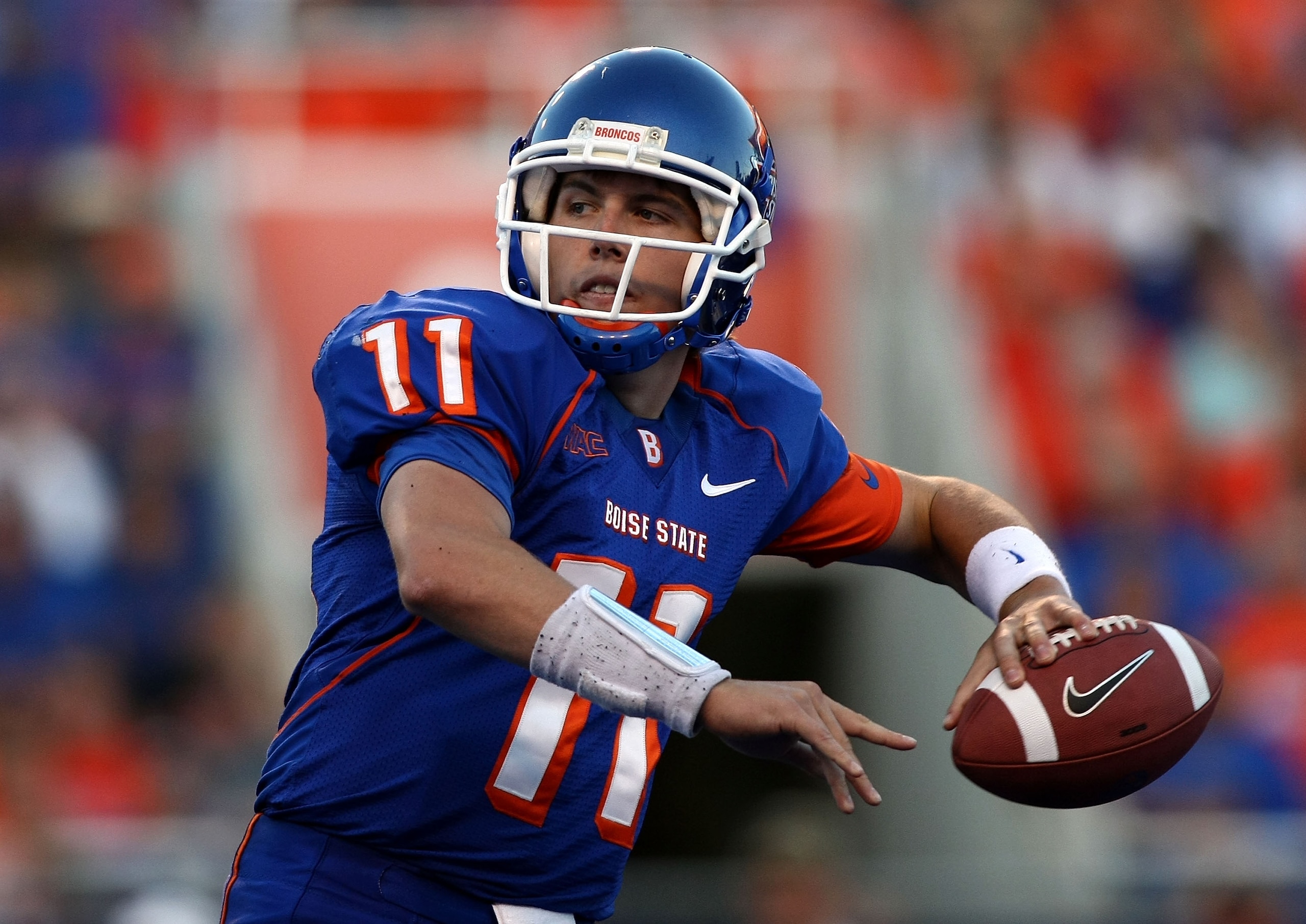 BOISE , ID - SEPTEMBER 13:  Kellen Moore #11 of the Boise State Broncos throws the ball against the Bowling Green Falcons at Bronco Stadium on September 13, 2008 in Boise, Idaho.  (Photo by Jonathan Ferrey/Getty Images)