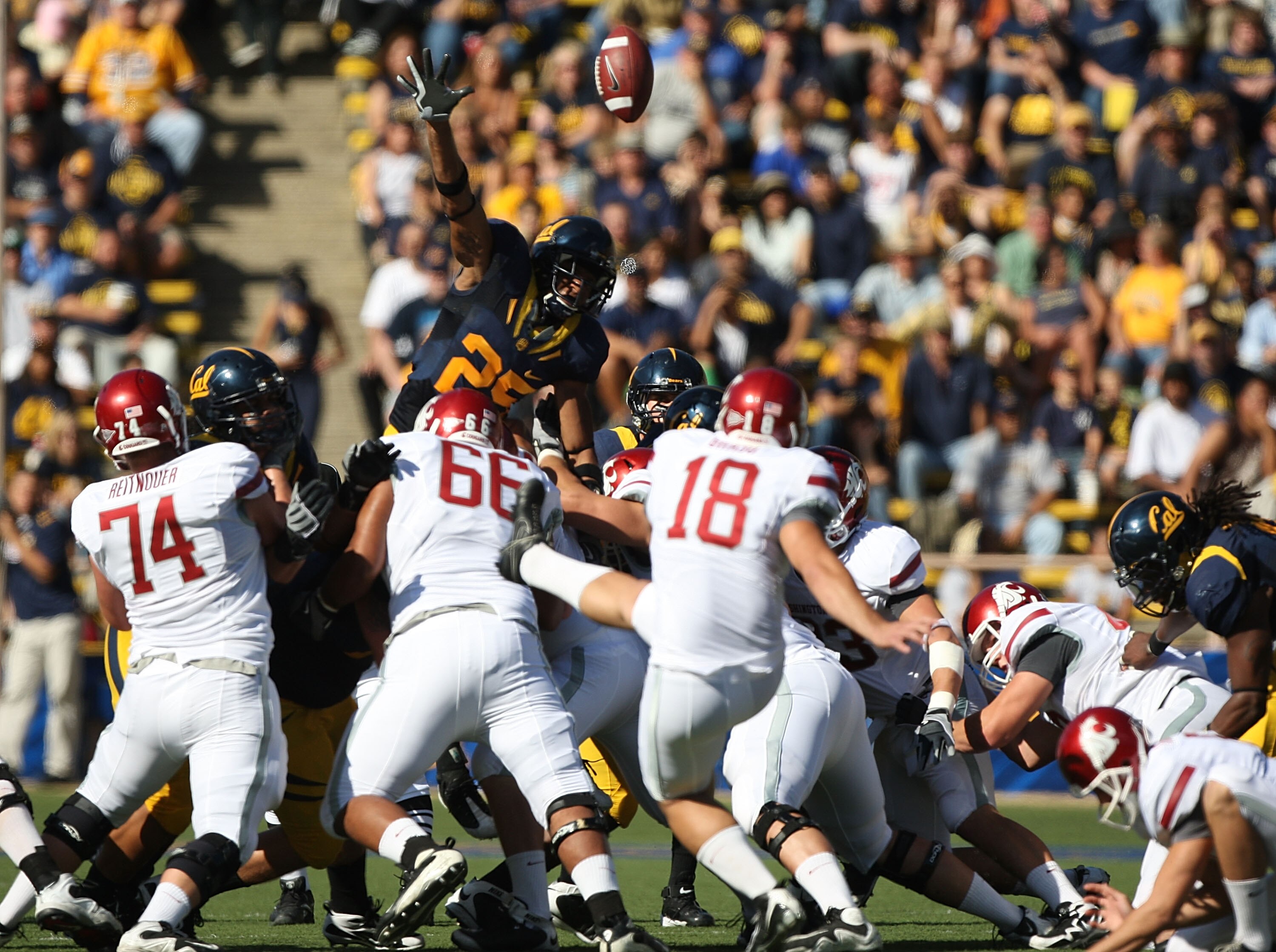 BERKELEY, CA - OCTOBER 24:  Bret Johnson #25 of the California Golden Bears attempts to block a field goal by Nico Grasu #18 of the Washington State Cougars at California Memorial Stadium on October 24, 2009 in Berkeley, California.