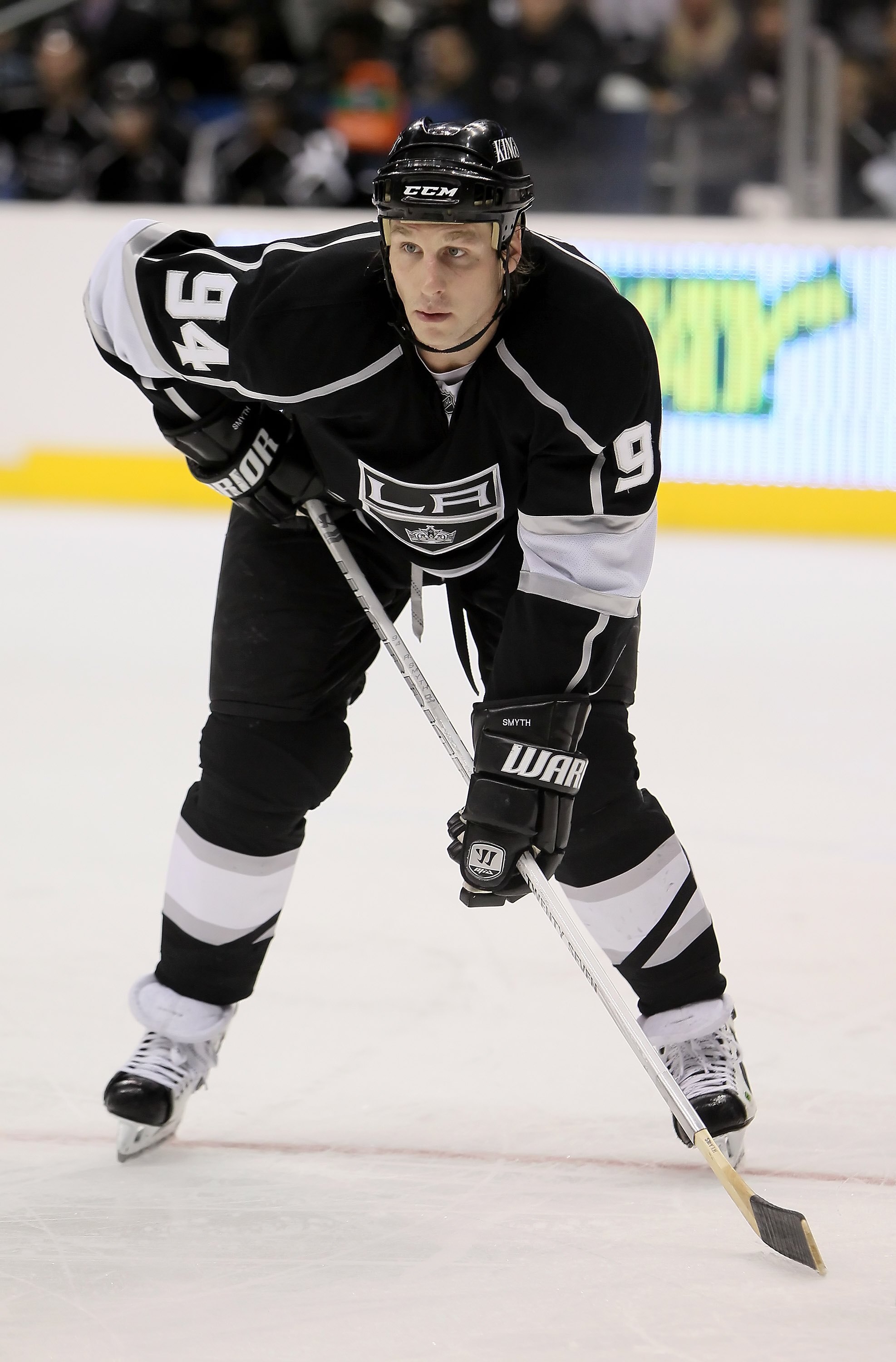 LOS ANGELES, CA - MARCH 27:  Ryan Smyth #94 of the Los Angeles Kings waits to face off against the Dallas Stars at Staples Center on March 27, 2010 in Los Angeles, California.  (Photo by Jeff Gross/Getty Images)