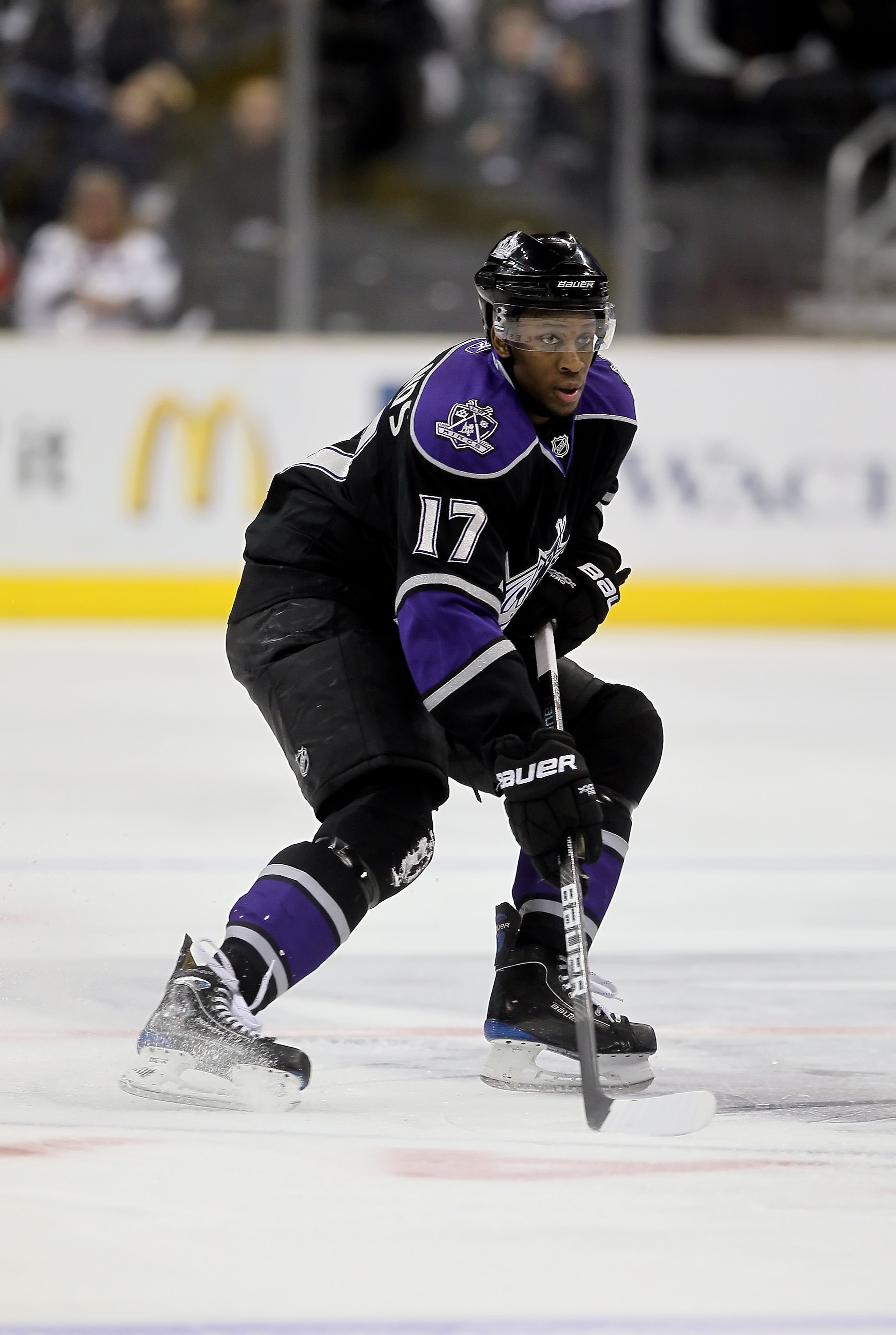 LOS ANGELES, CA - FEBRUARY 13:  Wayne Simmonds #17 of the Los Angeles Kings skates against the Colorado Avalanche at Staples Center on February 13, 2010 in Los Angeles, California.  The Kings defeated the Avalanche 3-0.  (Photo by Jeff Gross/Getty Images)