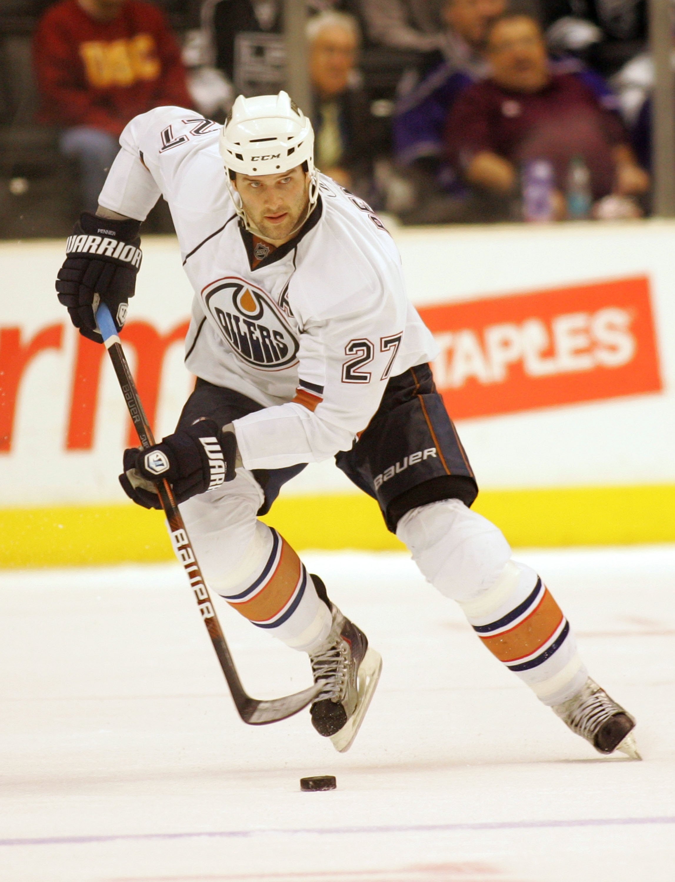 LOS ANGELES, CA - FEBRUARY 11:  Dustin Penner #27 of the Edmonton Oilers plays the puck through the neutral zone against the Los Angeles Kings during their NHL game at the Staples Center on February 11, 2010 in Los Angeles, California. The Oilers defeated