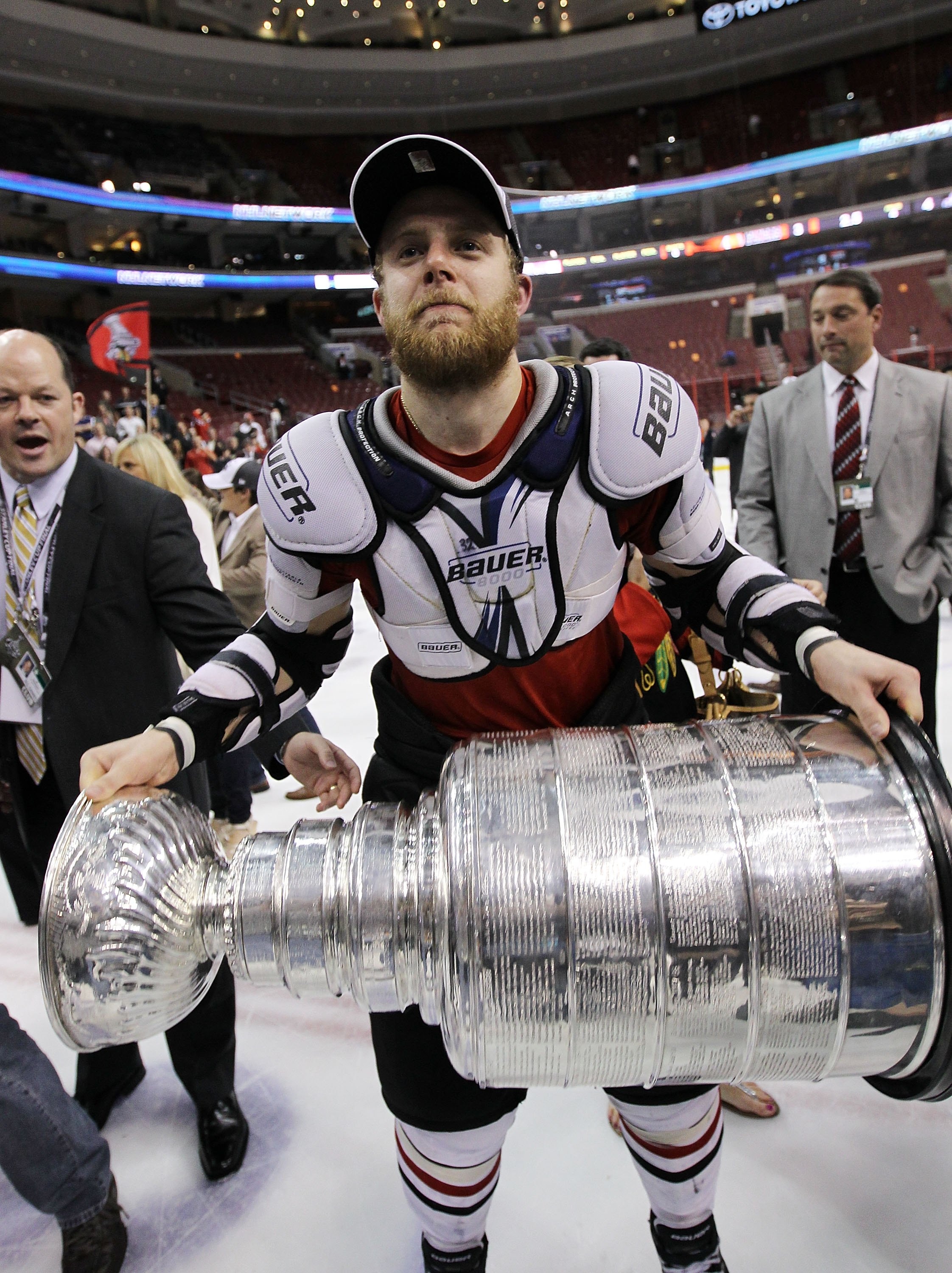 PHILADELPHIA - JUNE 09:  Kris Versteeg #32 of the Chicago Blackhawks hoists the Stanley Cup after the Blackhawks defeated the Philadelphia Flyers 4-3 in overtime to win the Stanley Cup in Game Six of the 2010 NHL Stanley Cup Final at the Wachovia Center o