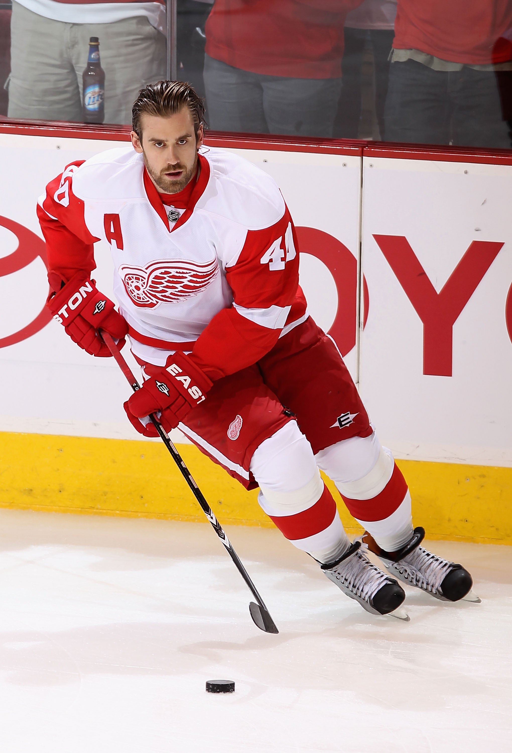 GLENDALE, AZ - APRIL 14:  Henrik Zetterberg #40 of the Detroit Red Wings warms up before Game One of the Western Conference Quarterfinals against the Phoenix Coyotes during the 2010 NHL Stanley Cup Playoffs at Jobing.com Arena on April 14, 2010 in Glendal