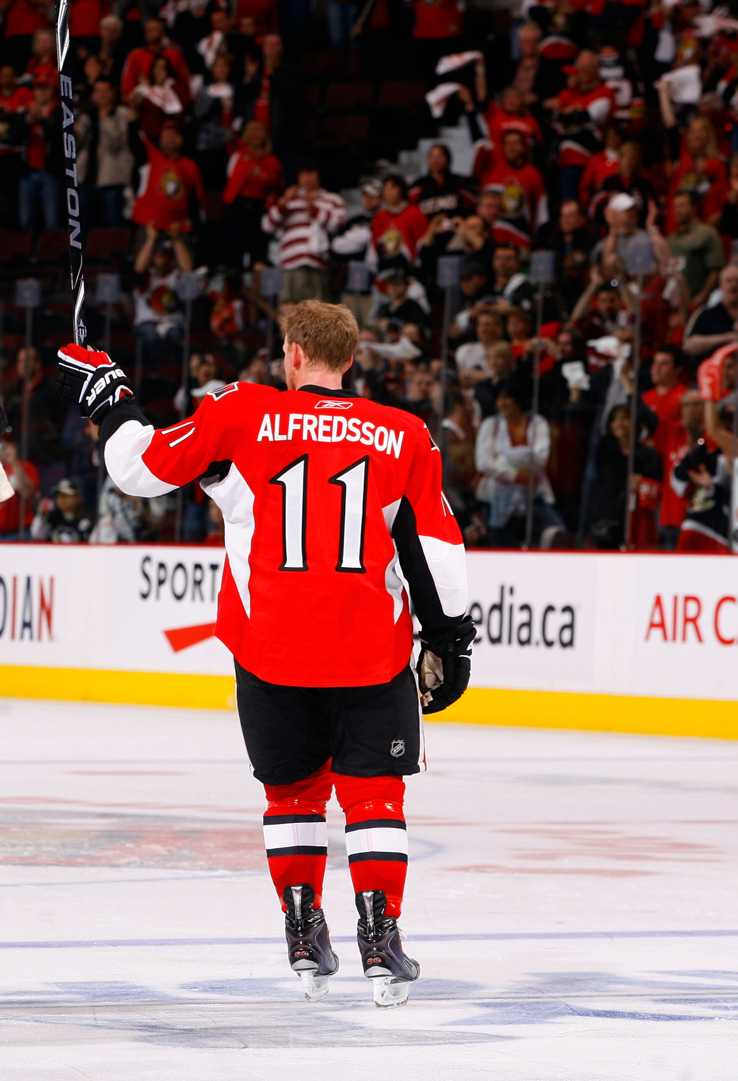 OTTAWA, ON - APRIL 24: Daniel Alfredsson #11 of the Ottawa Senators salutes the crowd after an overtime loss to the Pittsburgh Penguins in Game 6 of the Eastern Conference Quaterfinals during the 2010 Stanley Cup Finals at Scotiabank Place on April 24, 2 OTTAWA, ON - APRIL 24: Daniel Alfredsson #11 of the Ottawa Senators salutes the crowd after an overtime loss to the Pittsburgh Penguins in Game 6 of the Eastern Conference Quaterfinals during the 2010 Stanley Cup Finals at Scotiabank Place on April 24, 2