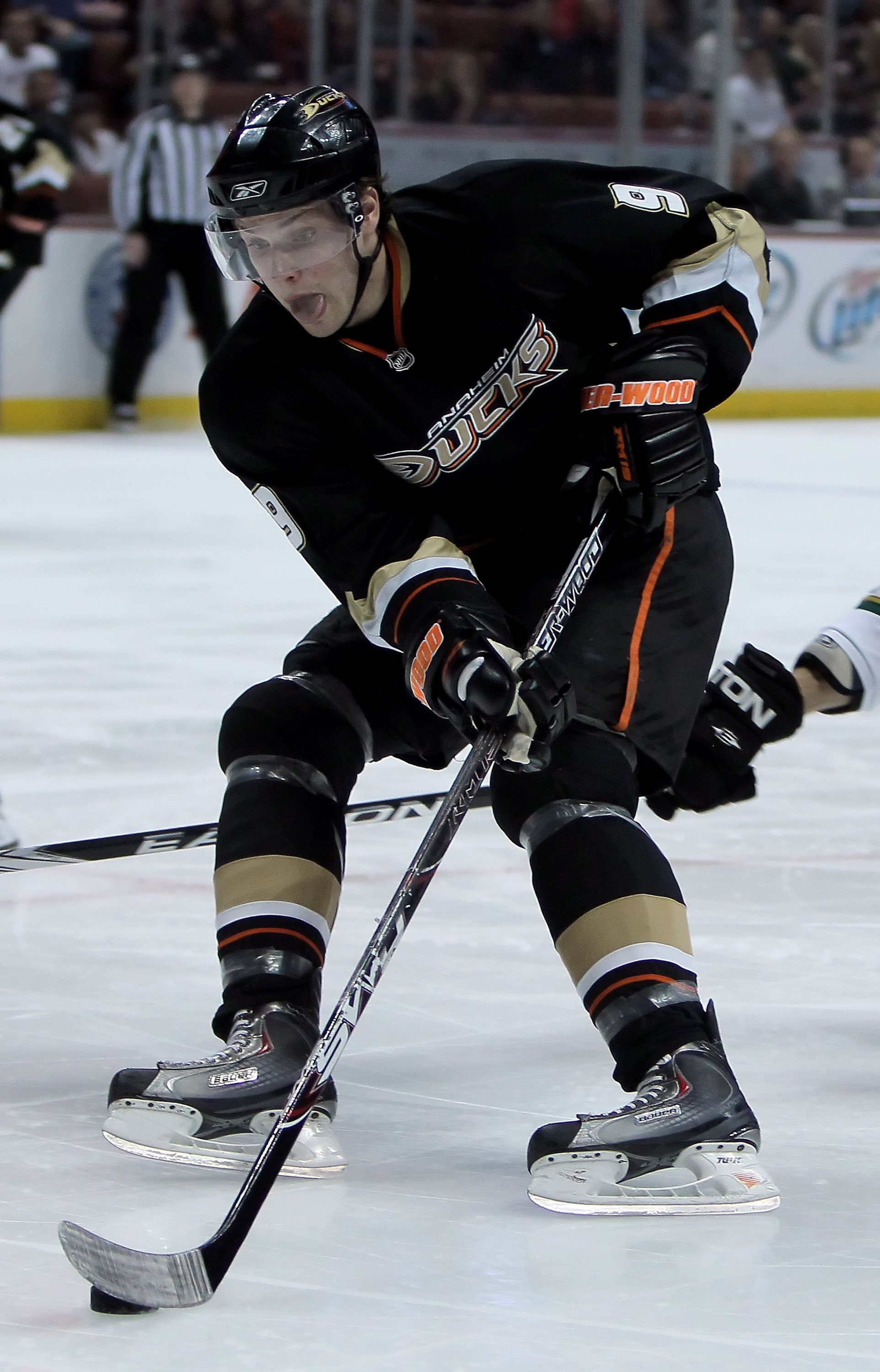 ANAHEIM, CA - MARCH 29:  Bobby Ryan #9 of the Anaheim Ducks skates against the Dallas Stars at the Honda Center on March 29, 2010 in Anaheim, California.  (Photo by Jeff Gross/Getty Images)
