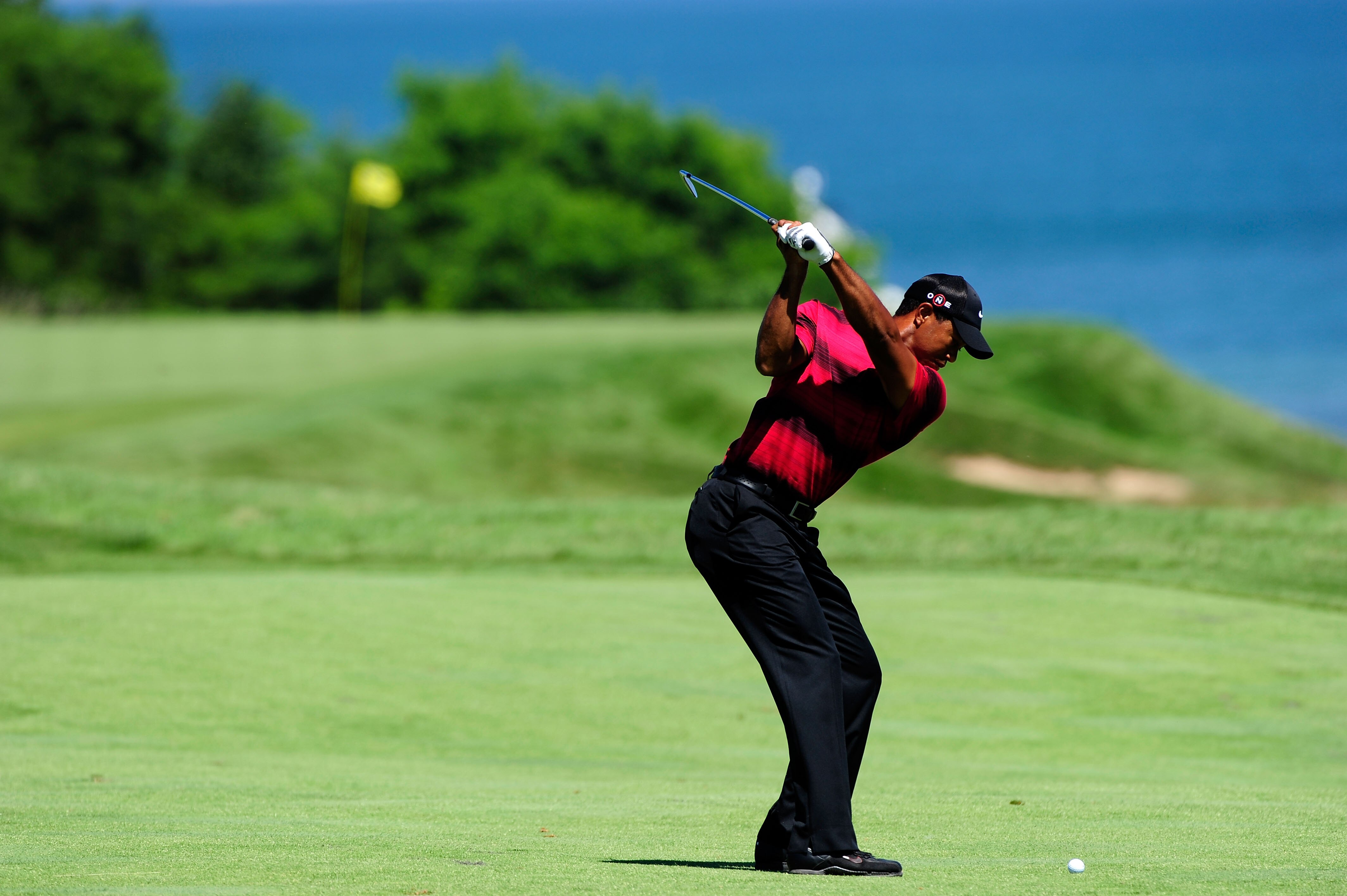 KOHLER, WI - AUGUST 15:  Tiger Woods plays his approach shot on the eighth hole during the final round of the 92nd PGA Championship on the Straits Course at Whistling Straits on August 15, 2010 in Kohler, Wisconsin.  (Photo by Stuart Franklin/Getty Images