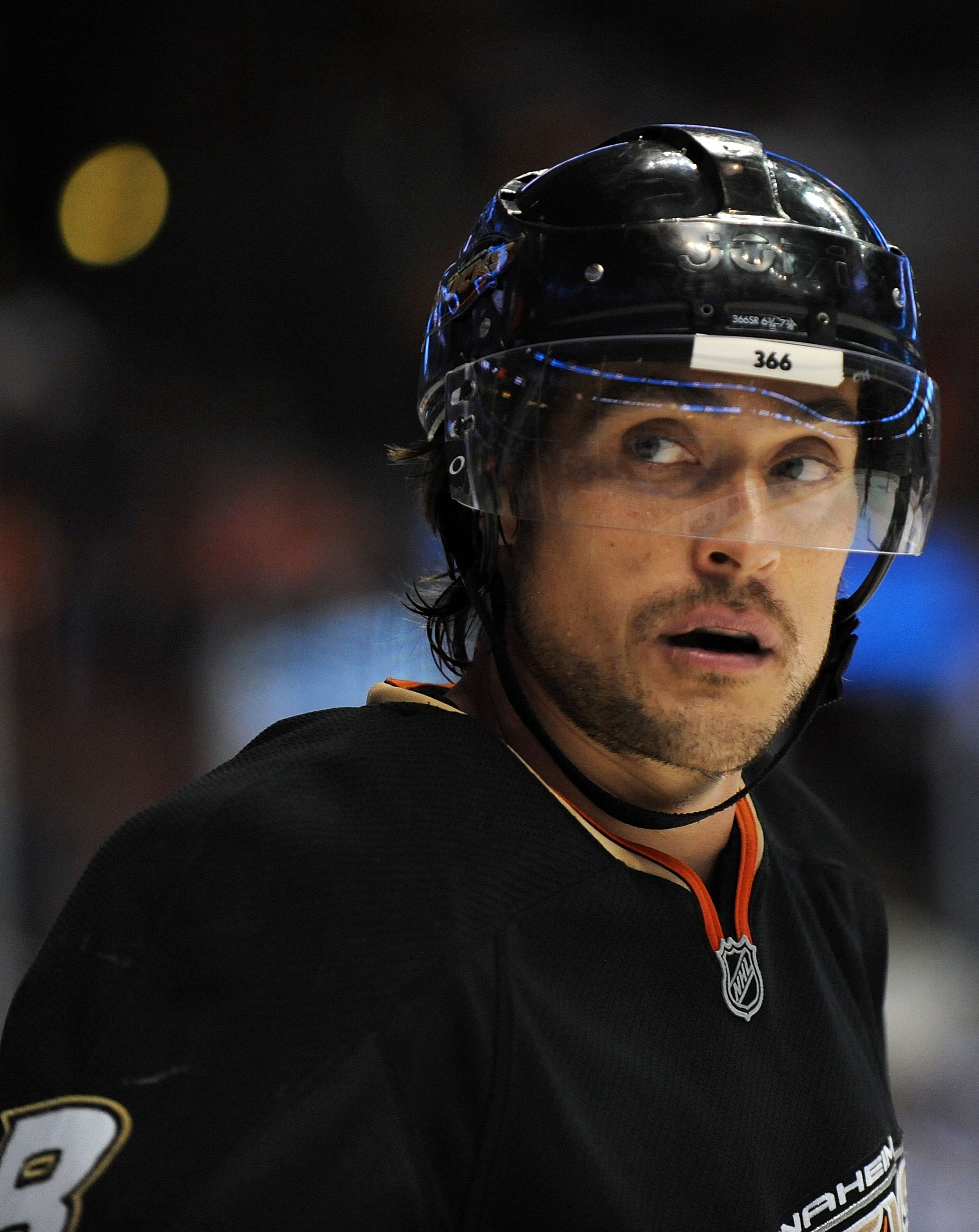 ANAHEIM, CA - NOVEMBER 25:  Teemu Selanne #8 of the Anaheim Ducks during the game against the Carolina Hurricanes at the Honda Center on November 25, 2009 in Anaheim, California.  (Photo by Harry How/Getty Images)