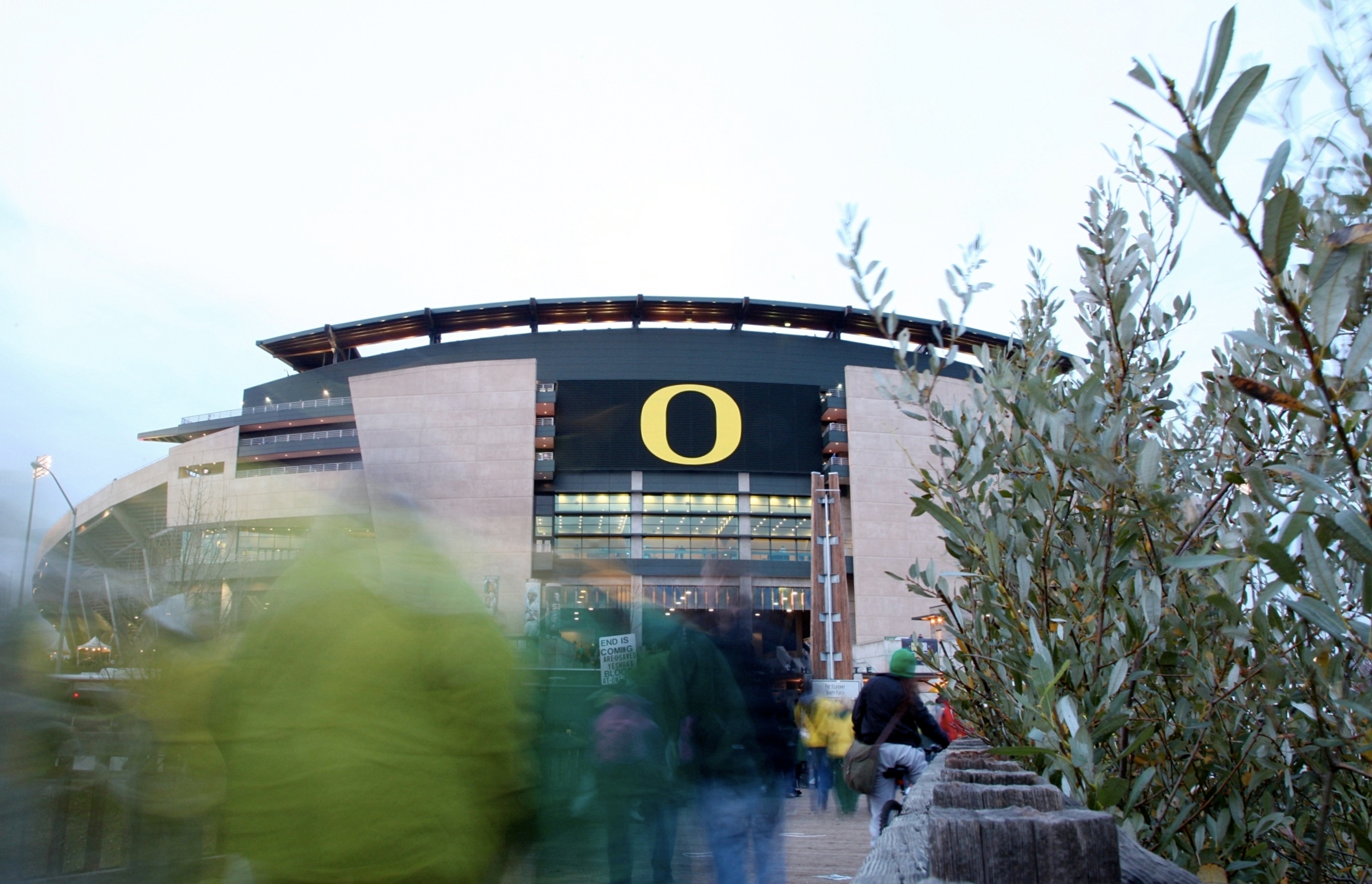 EUGENE,OR - DECEMBER 03:  An exterior view of Autzen Stadium is seen before the game between Oregon State Beavers and the Oregon Ducks on December 3, 2009 in Eugene, Oregon.  (Photo by Tom Hauck/Getty Images)
