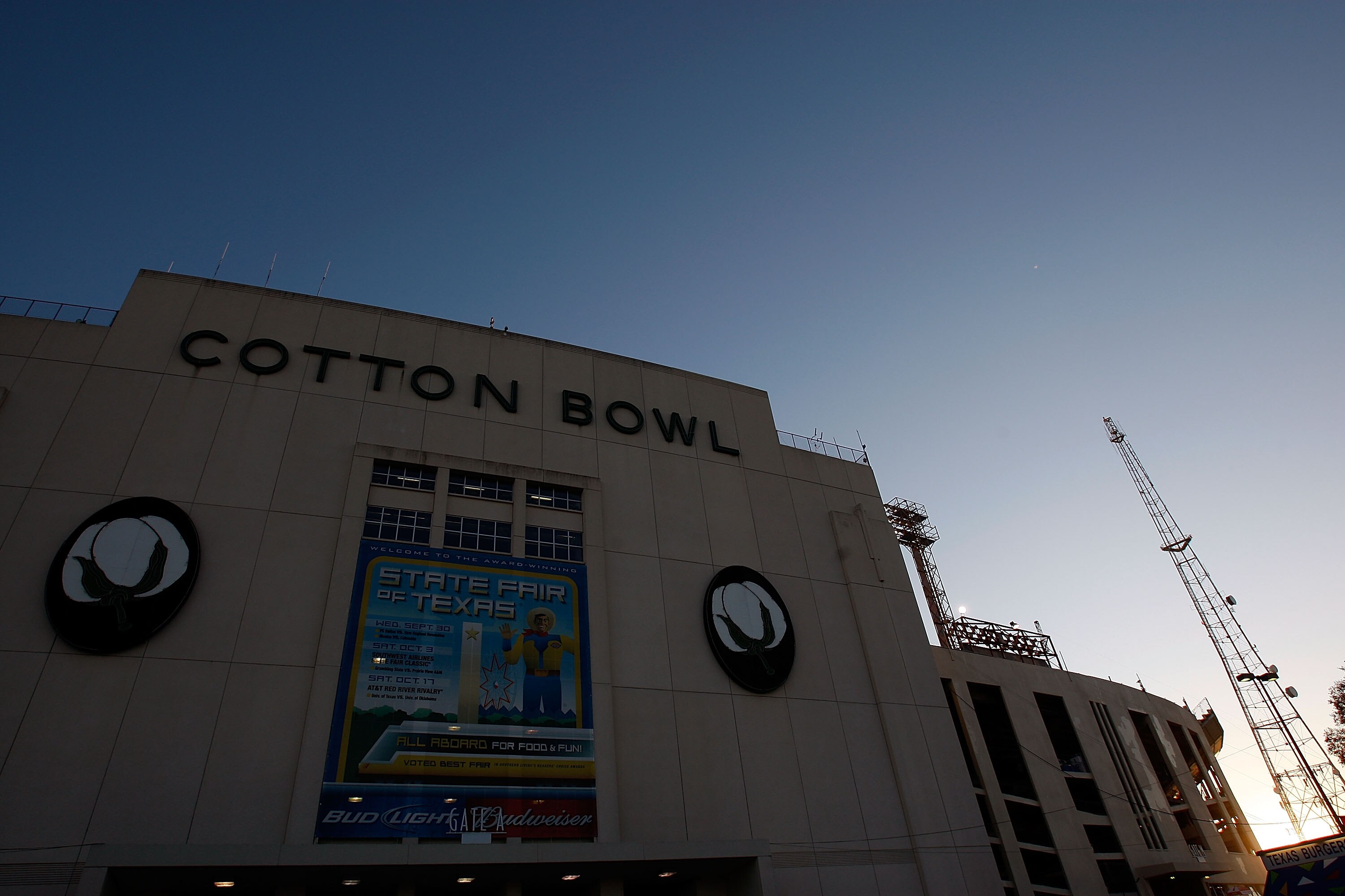 DALLAS - OCTOBER 17:  An exterior view of the Cotton Bowl before a game between the Oklahoma Sooners and the Texas Longhorns on October 17, 2009 in Dallas, Texas.  (Photo by Ronald Martinez/Getty Images)