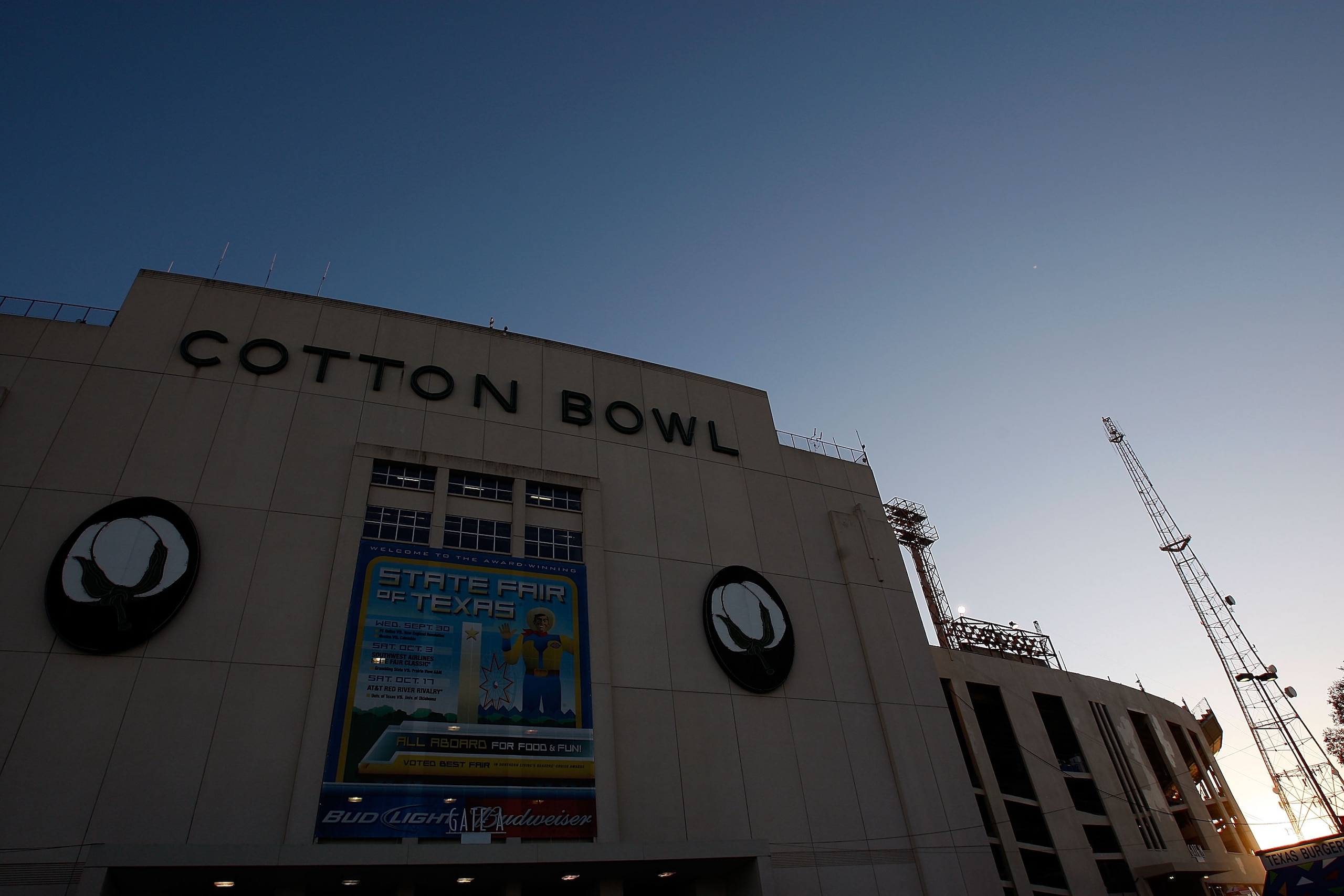 DALLAS - OCTOBER 17:  An exterior view of the Cotton Bowl before a game between the Oklahoma Sooners and the Texas Longhorns on October 17, 2009 in Dallas, Texas.  (Photo by Ronald Martinez/Getty Images)