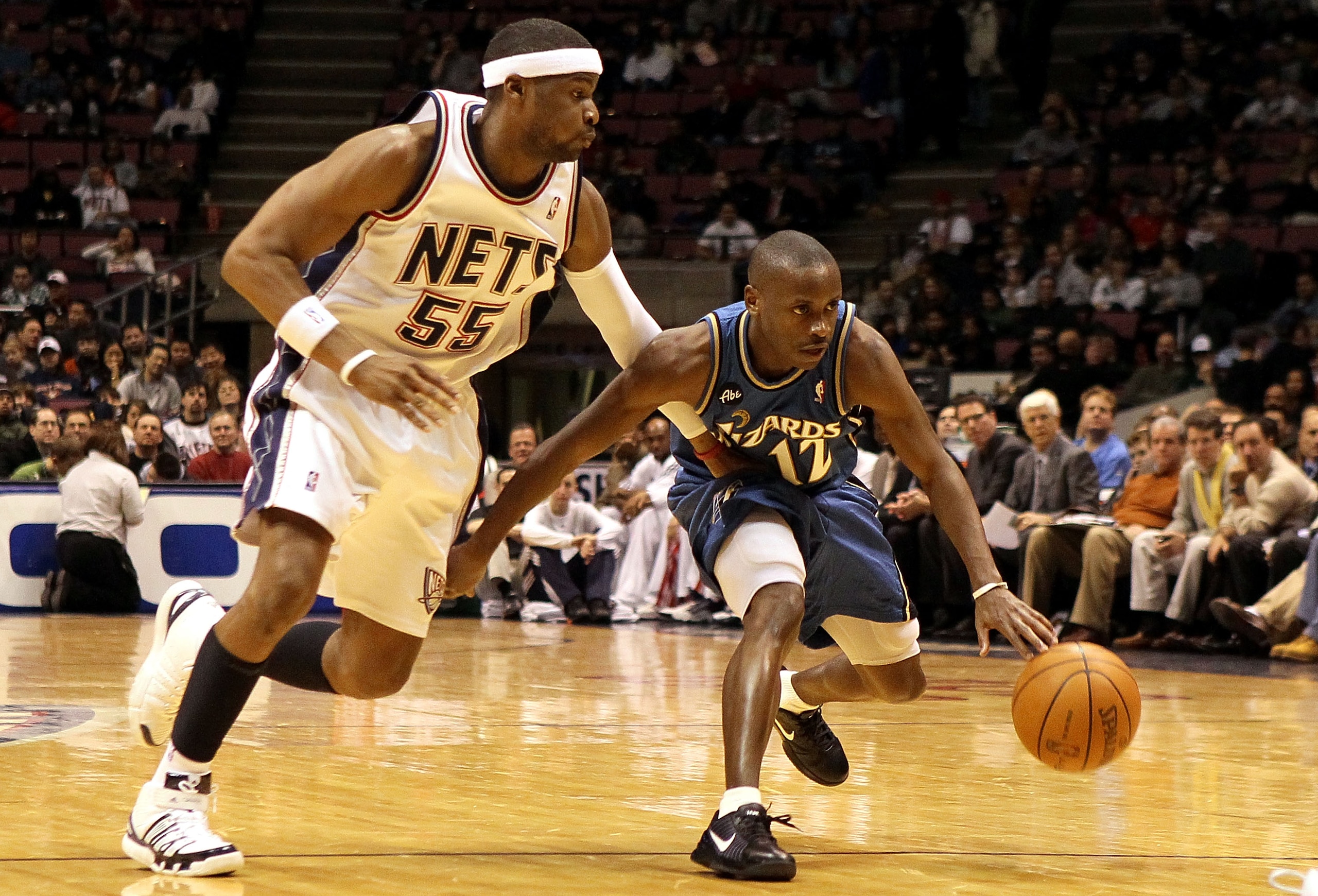 EAST RUTHERFORD, NJ - JANUARY 29: Earl Boykins #12 of the Washington Wizards controls the ball against Keyon Dooling #55 of the New Jersey Nets at the Izod Center on January 29, 2010 in East Rutherford, New Jersey. The Wizards defeated the Nets 81-79.NOT EAST RUTHERFORD, NJ - JANUARY 29: Earl Boykins #12 of the Washington Wizards controls the ball against Keyon Dooling #55 of the New Jersey Nets at the Izod Center on January 29, 2010 in East Rutherford, New Jersey. The Wizards defeated the Nets 81-79.NOT