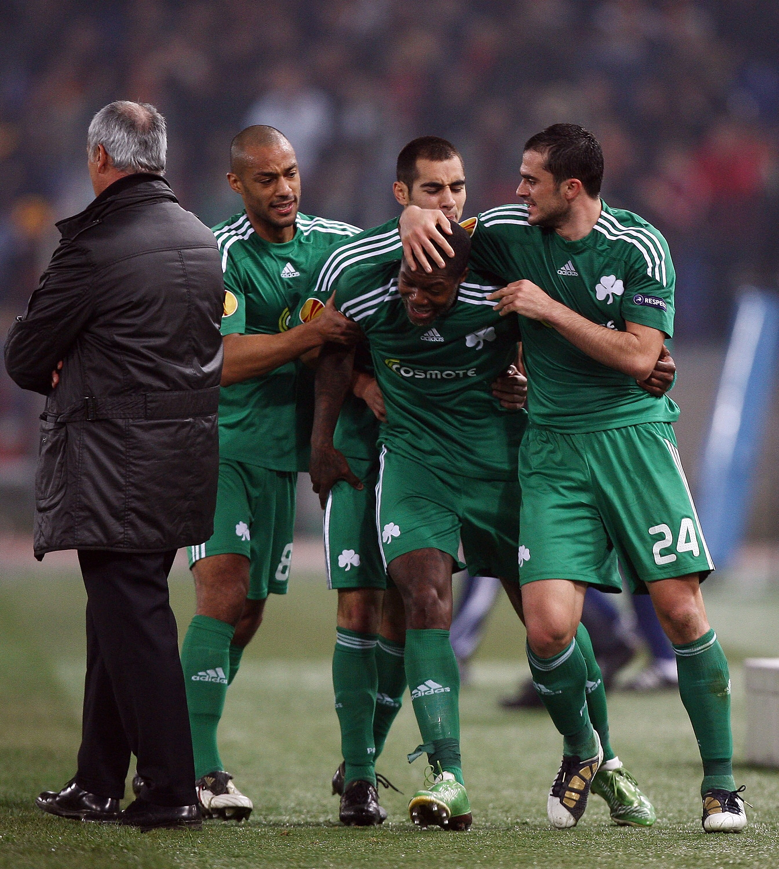 ROME - FEBRUARY 25:  Djibril Cisse' (2ndR) with his teammates of Panathinaikos celebrates the third goal as Claudio Ranieri (L) the coach of AS Roma looks on during the UEFA Europa League Round of 32, 2nd leg match between AS Roma and Panathinaikos on Feb