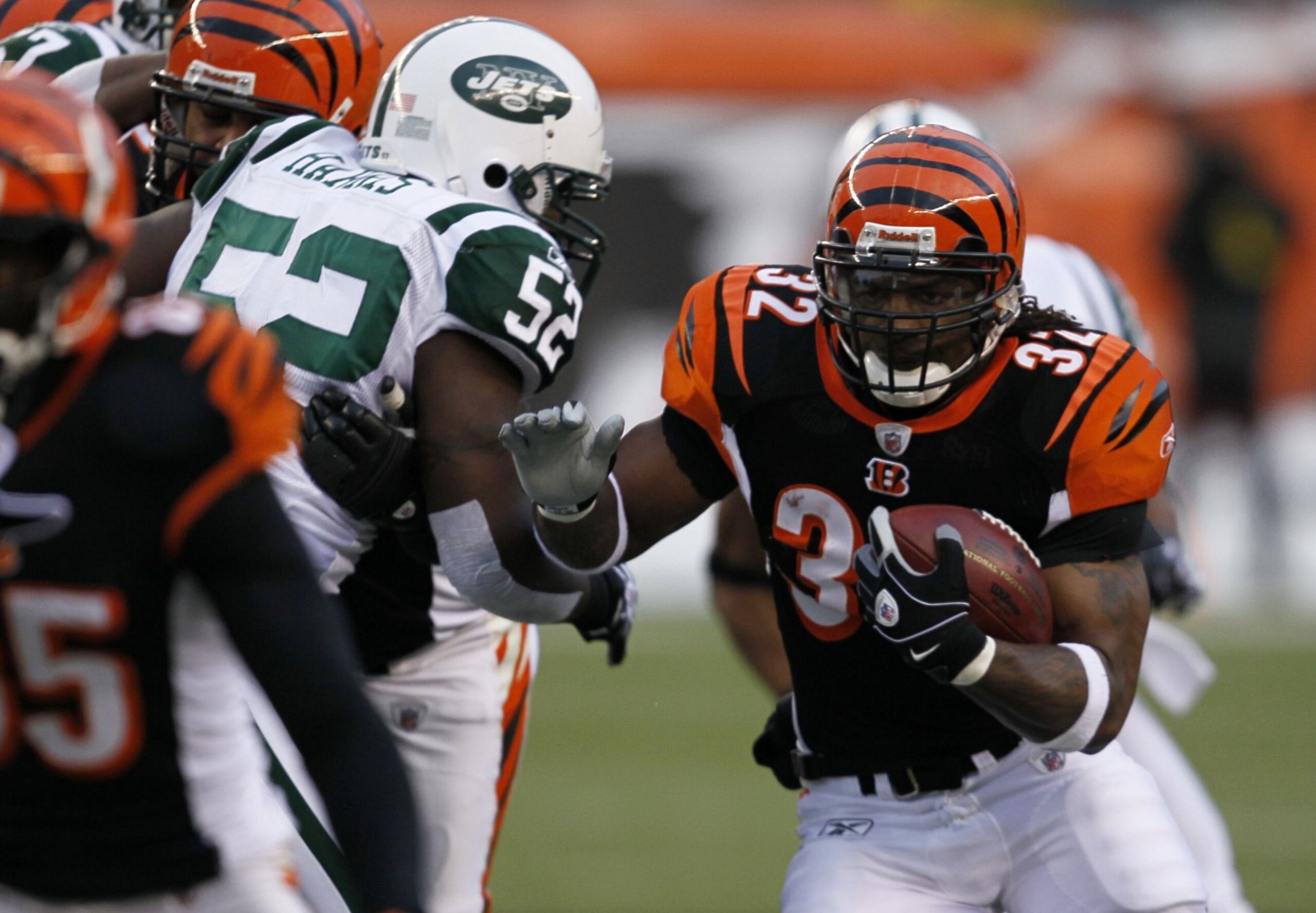 CINCINNATI - JANUARY 9:  Cedric Benson #32 of the Cincinnati Bengals runs the ball in the first quarter against the New York Jets during the 2010 AFC wild-card playoff game at Paul Brown Stadium on January 9, 2010 in Cincinnati, Ohio. (Photo by Jonathan D