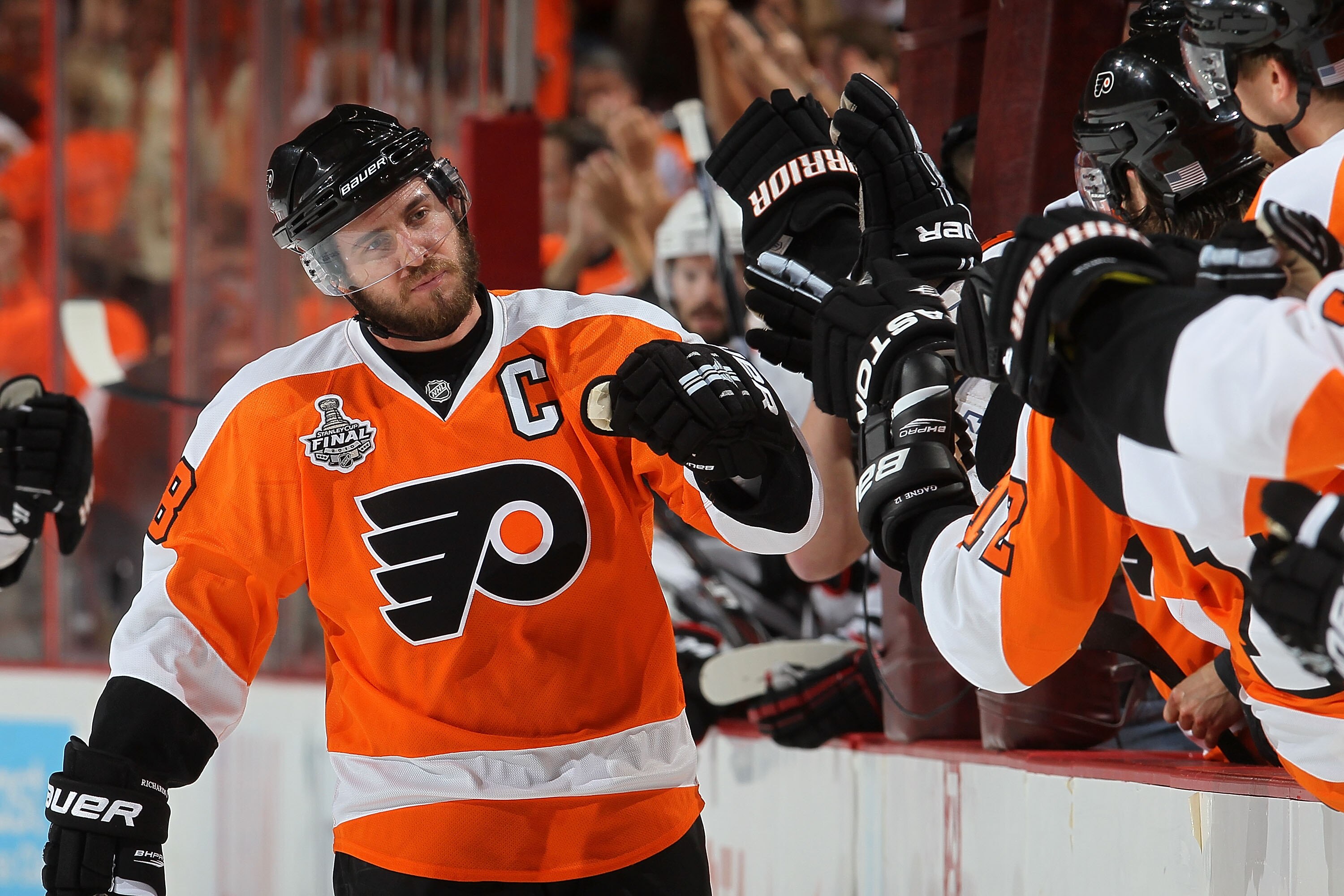 PHILADELPHIA - JUNE 04:  Mike Richards #18 of the Philadelphia Flyers celebrates scoring a power play goal in the first period with teammates against the Chicago Blackhawks in Game Four of the 2010 NHL Stanley Cup Final at Wachovia Center on June 4, 2010 