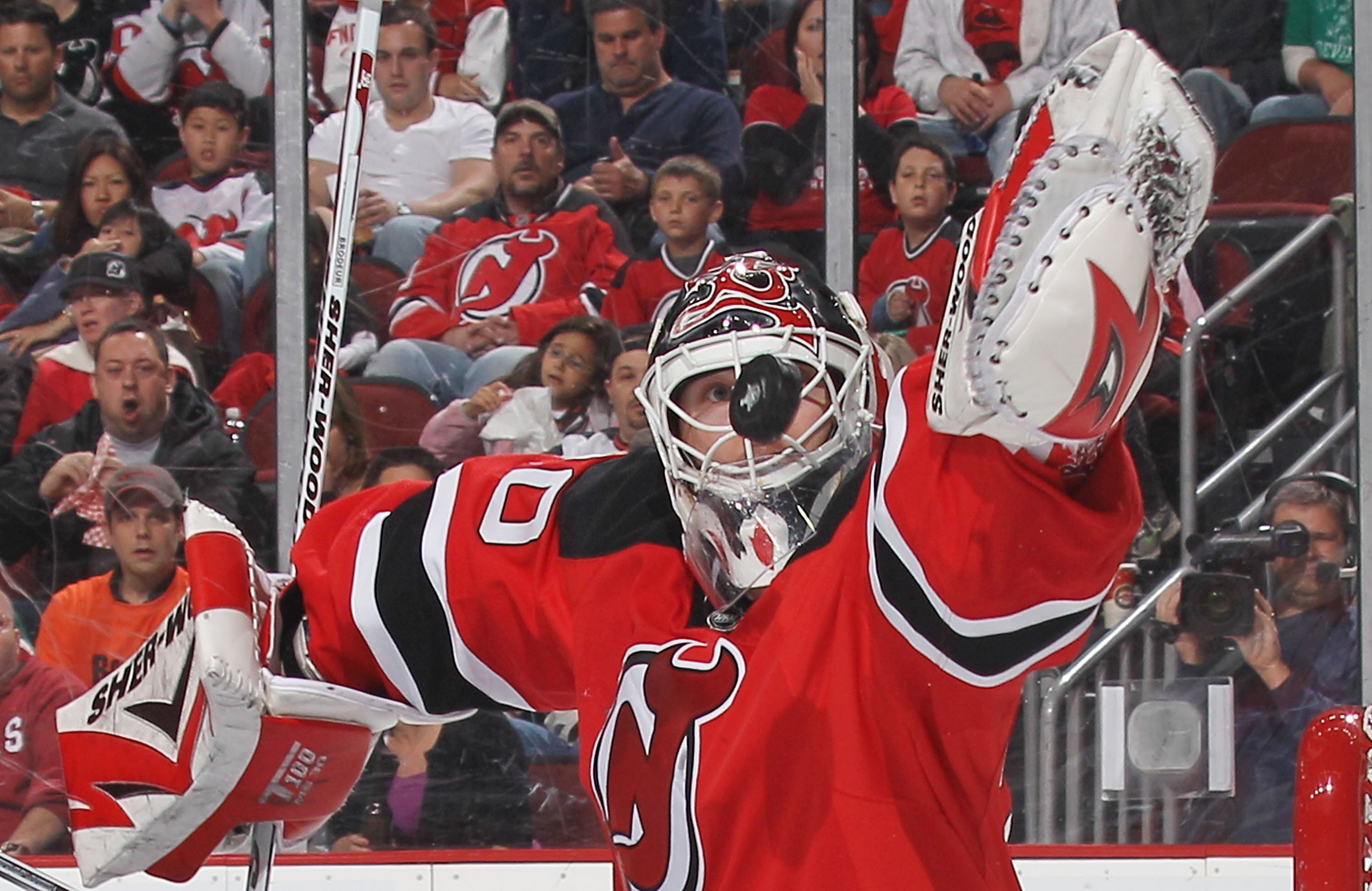 NEWARK, NJ - APRIL 16: Martin Brodeur #30 of the New Jersey Devils makes the save against the Philadelphia Flyers in Game Two of the Eastern Conference Quarterfinals during the 2010 NHL Stanley Cup Playoffs at the Prudential Center on April 16, 2010 in Ne
