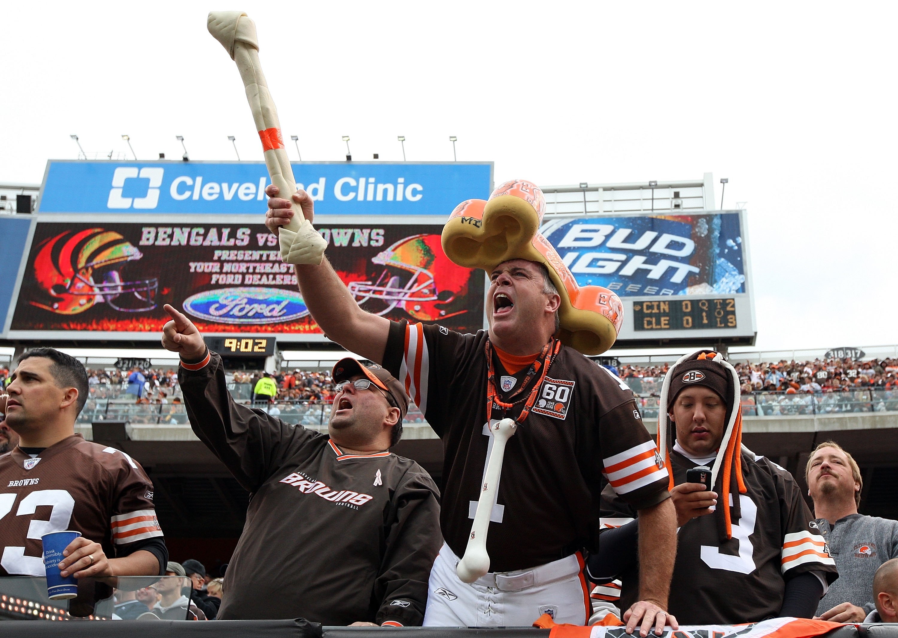 CLEVELAND - OCTOBER 04:  Fans of the Cleveland Browns cheer on their team as they play the Cincinnati Bengals at Cleveland Browns Stadium on October 4, 2009 in Cleveland, Ohio.  (Photo by Jim McIsaac/Getty Images)