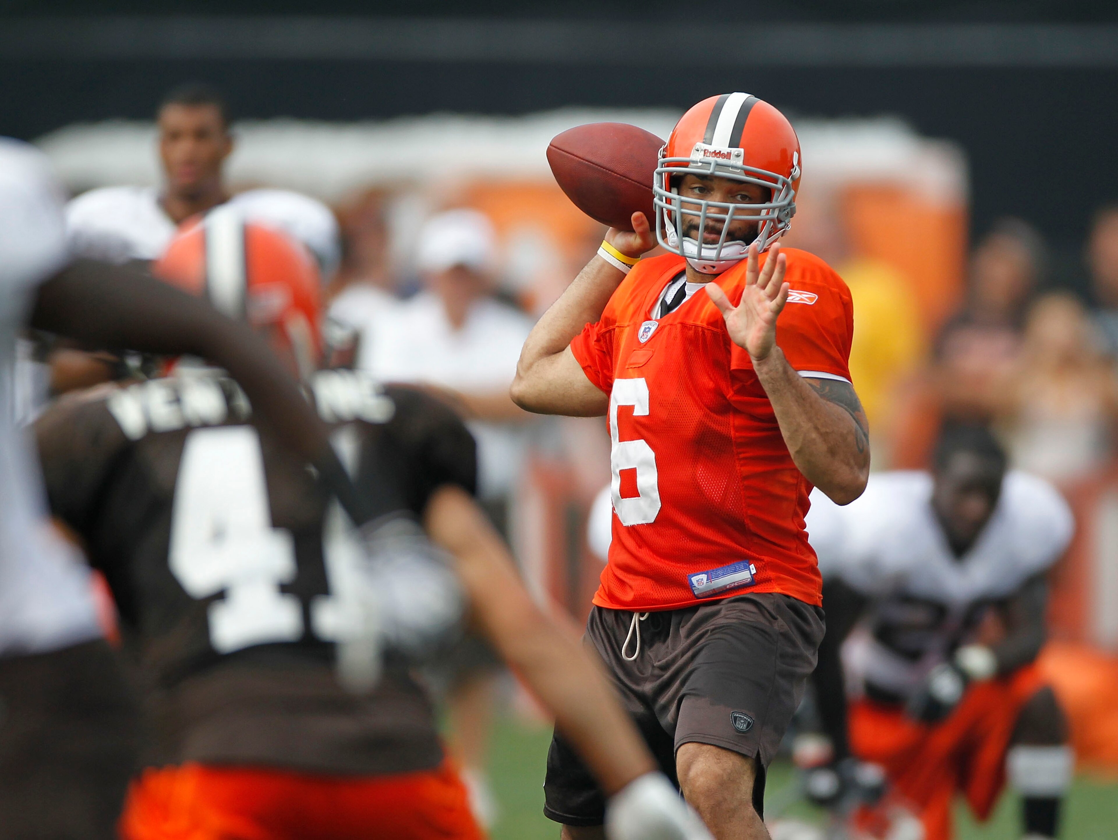 BEREA, OH - AUGUST 04:  Seneca Wallace #6 of the Cleveland Browns gets ready to throw a pass during training camp at the Cleveland Browns Training and Administrative Complex on August 4, 2010 in Berea, Ohio.  (Photo by Gregory Shamus/Getty Images)
