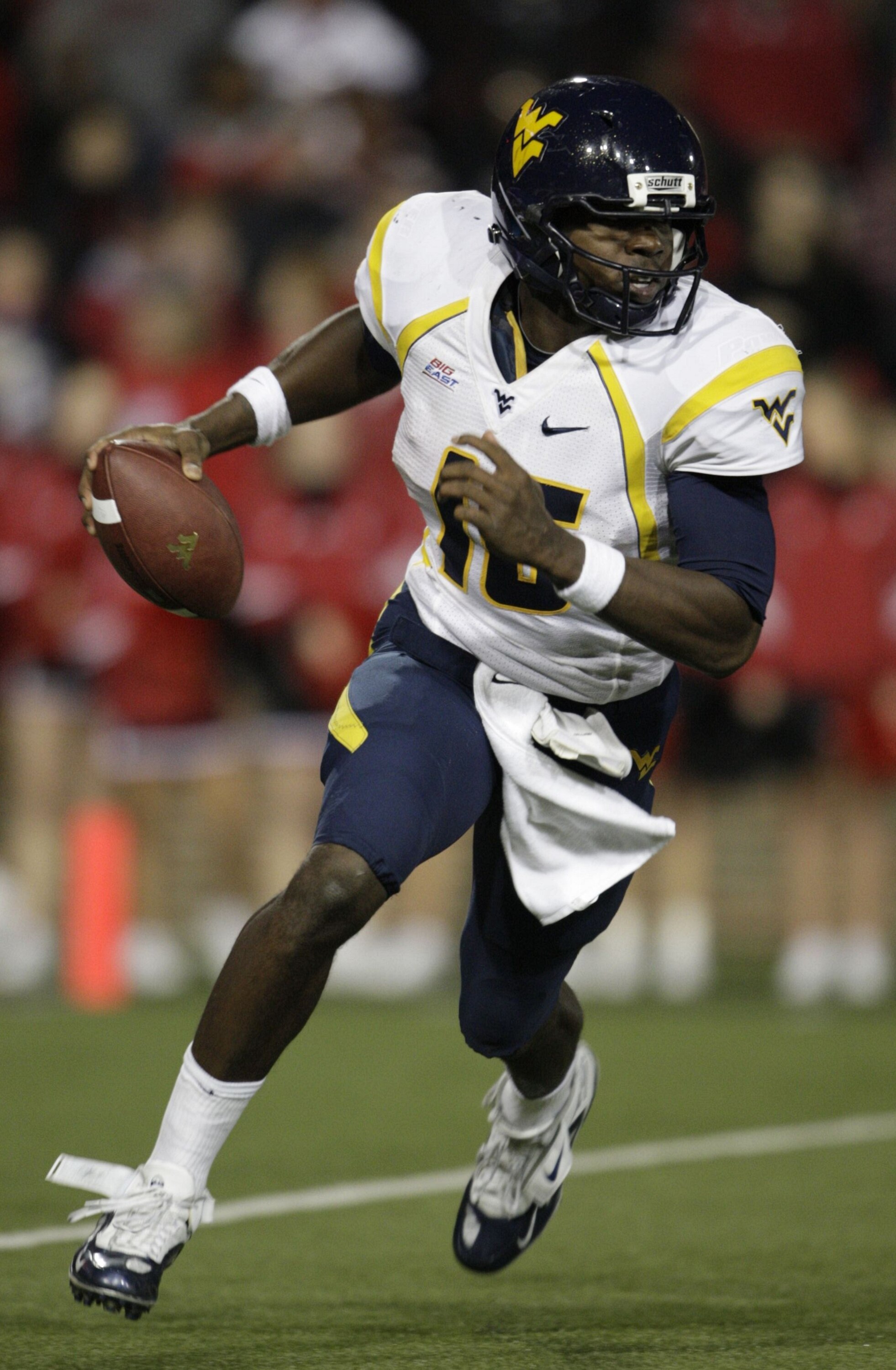 CINCINNATI - NOVEMBER 13:   Quarterback Jarrett Brown #16 of the West Virginia Mountaineers runs with the ball against the Cincinnati Bearcats in the third quarter of the game at Nippert Stadium on November 13, 2009 in Cincinnati, Ohio.  (Photo by Andy Ly