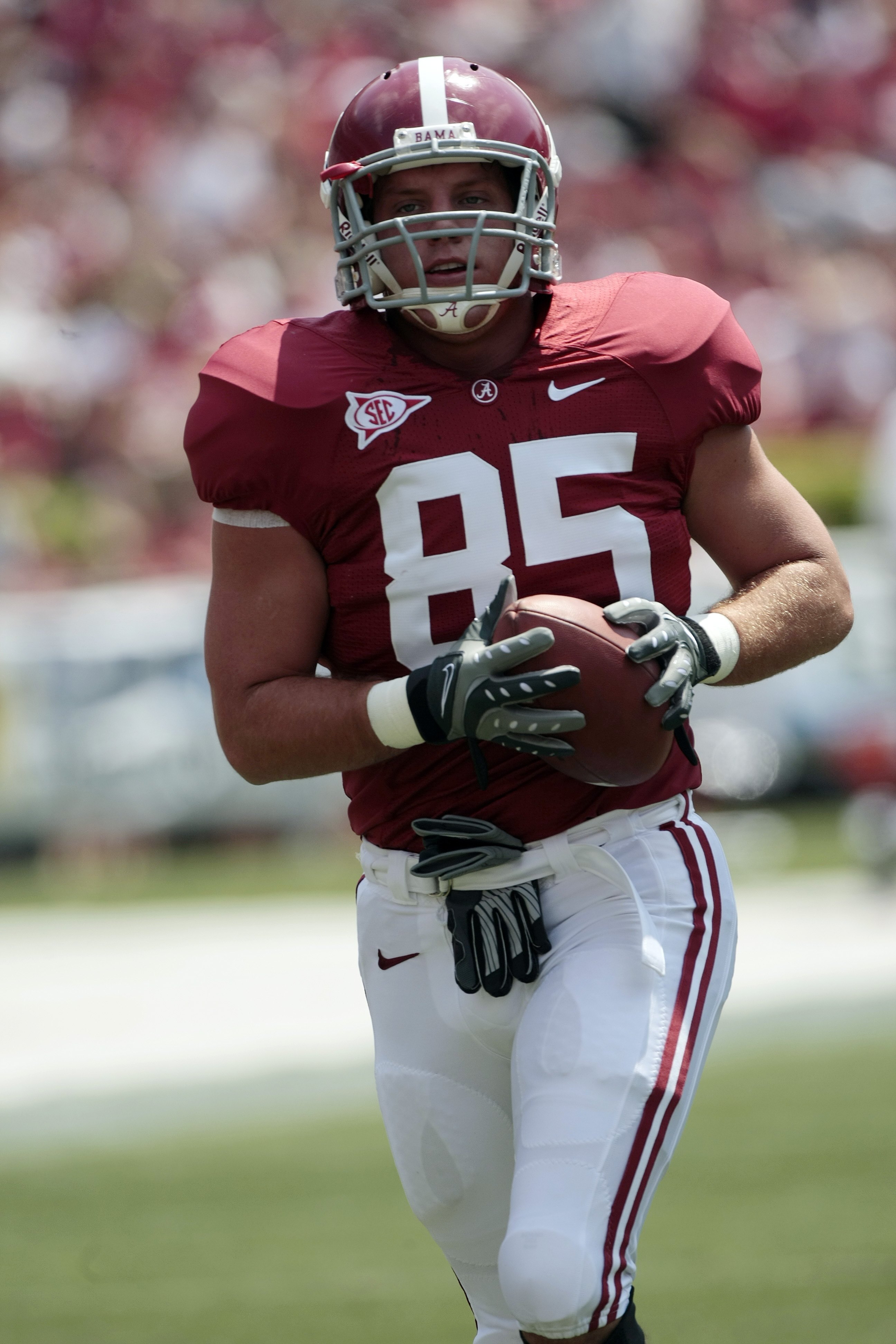 TUSCALOOSA, AL - APRIL 17: Tight end Preston Dial #85 of the Alabama Crimson Tide catches a pass during the Alabama spring game at Bryant Denny Stadium on April 17, 2010 in Tuscaloosa, Alabama. (Photo by Dave Martin/Getty Images)