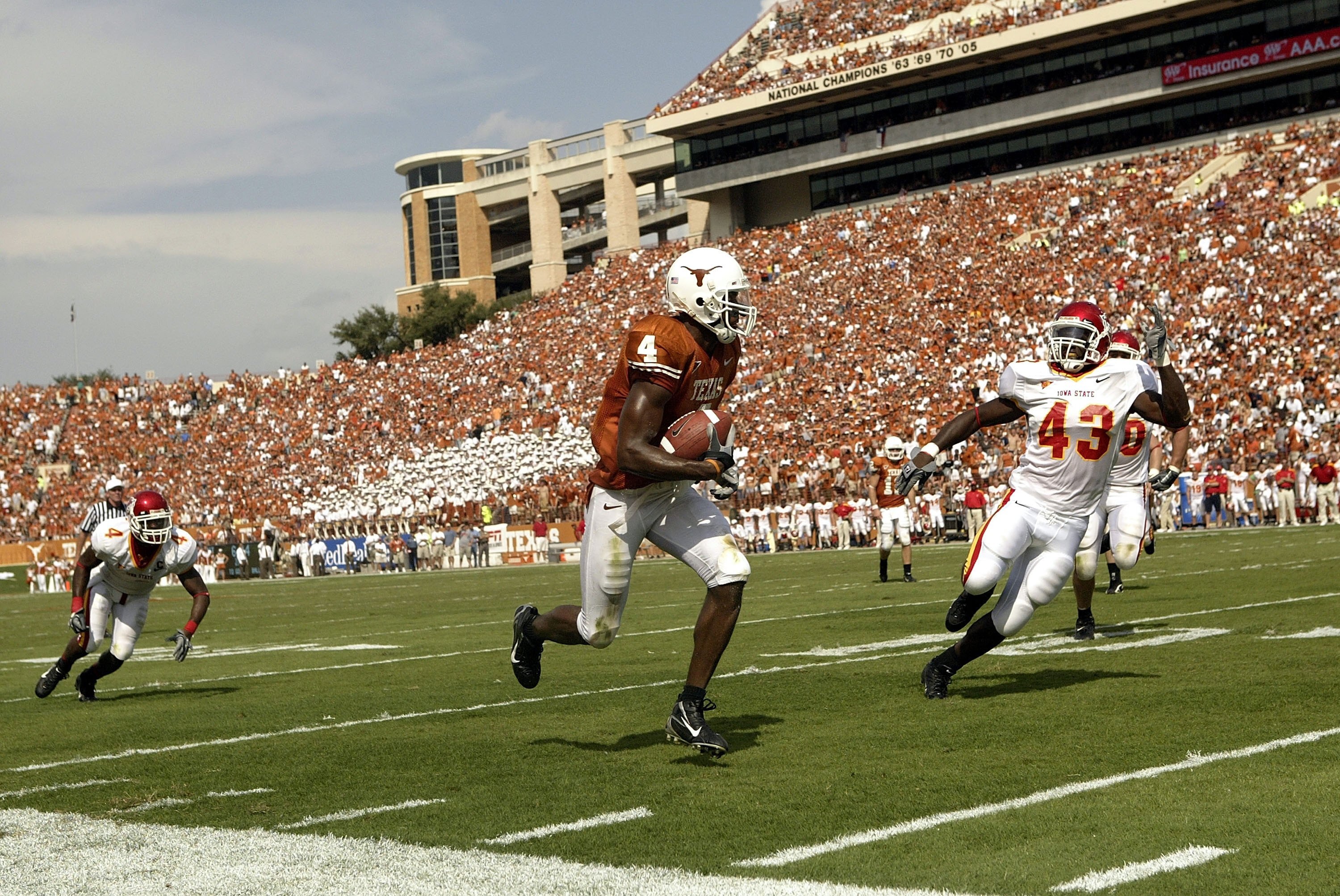 AUSTIN, TX - SEPTEMBER 23:  Wide receiver Limas Sweed #4 of the Texas Longhorns runs for a touchdown against the Iowa State Cyclones on September 23, 2006 at Texas Memorial Stadium in Austin, Texas.  (Photo by Ronald Martinez/Getty Images)