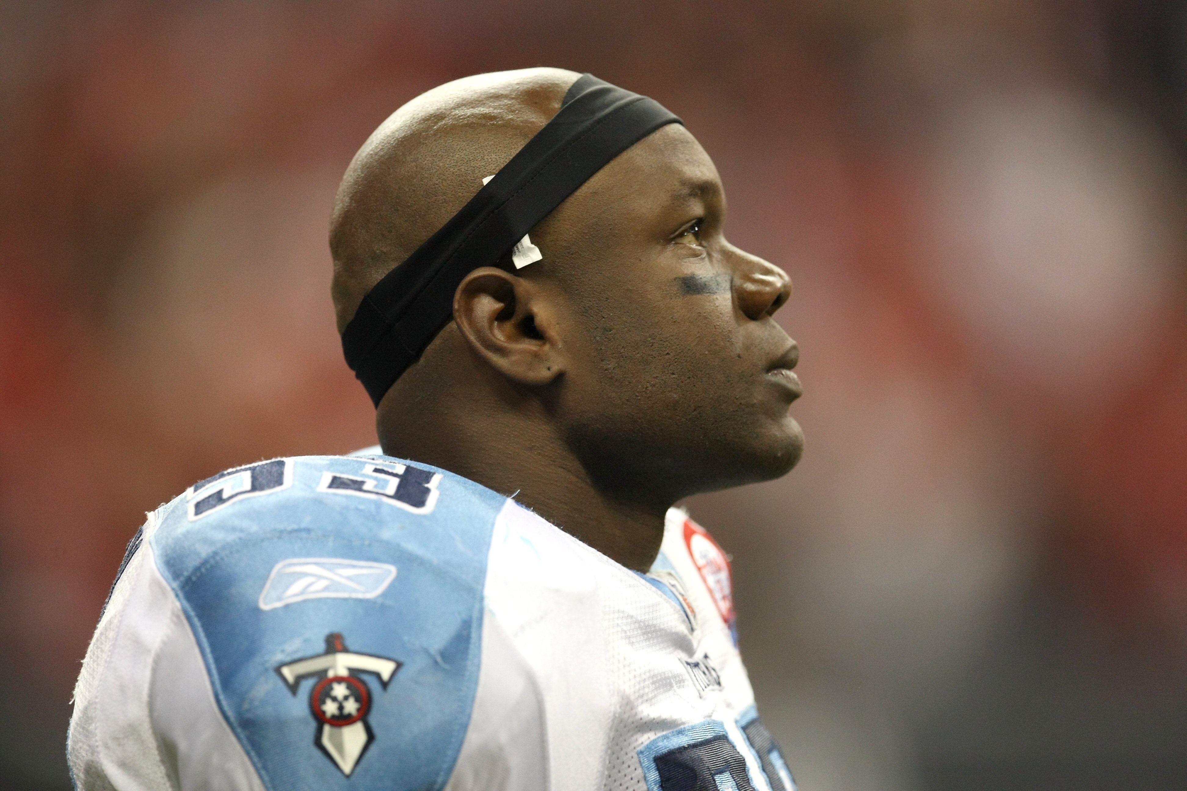 HOUSTON - NOVEMBER 23:  Linebacker Keith Bulluck #53 of the Tennessee Titans on the field in the game with the Houston Texans on November 23, 2009  at Reliant Stadium in Houston, Texas.  The Titans won 20-17.  (Photo by Stephen Dunn/Getty Images)