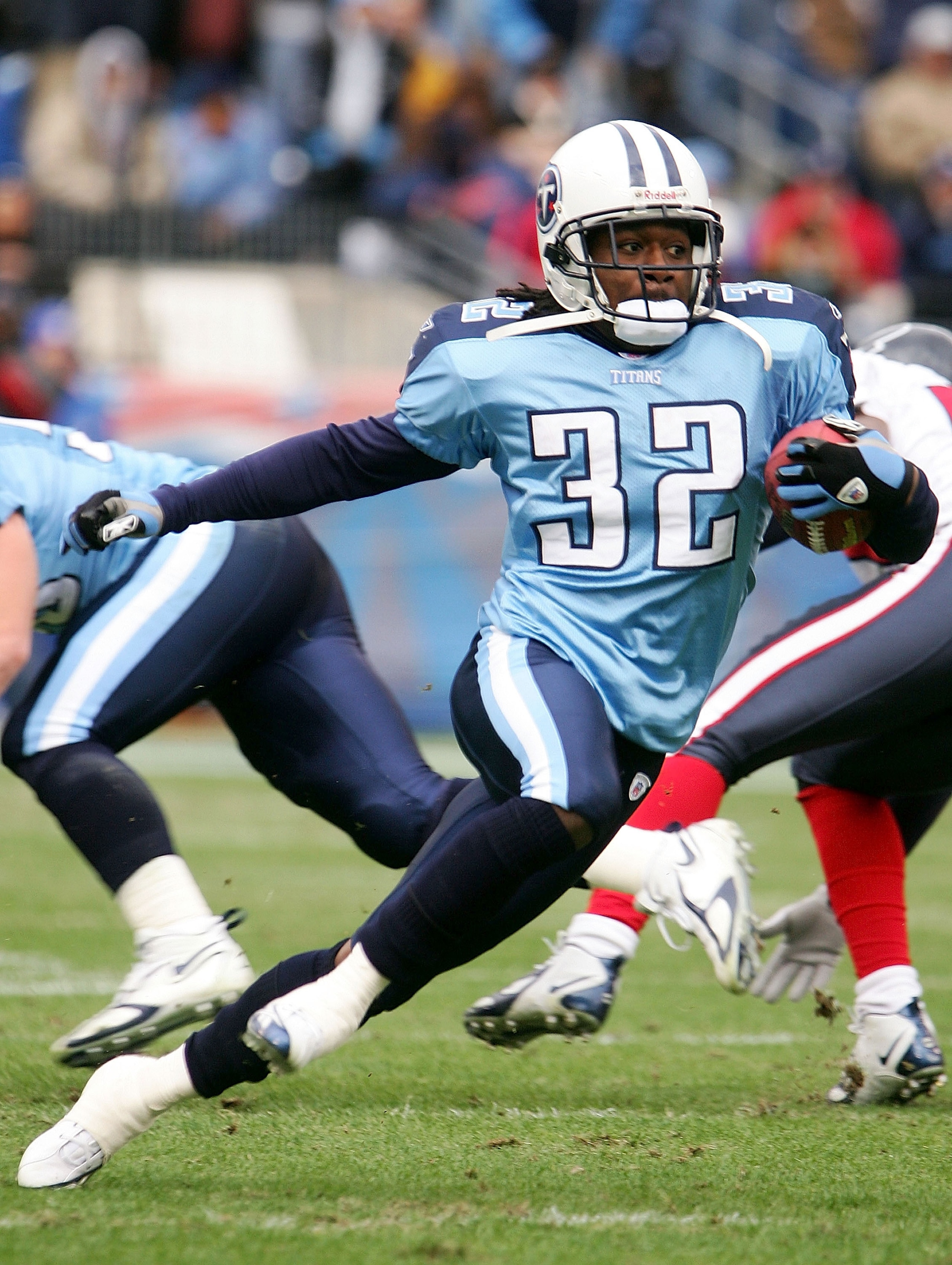 NASHVILLE, TN - DECEMBER 11:  Pacman Jones #32 of the Tennessee Titans returns a kickoff during their game against the Houston Texans on December 11, 2005 at the Coliseum in Nashville, Tennessee.  (Photo by Scott Halleran/Getty Images)