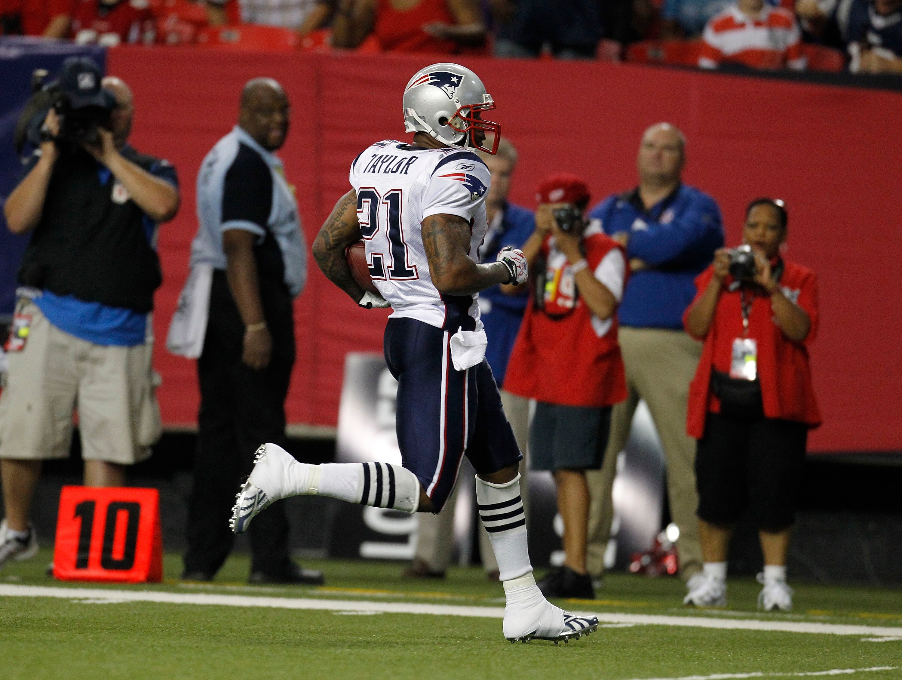 ATLANTA - AUGUST 19:  Running back Fred Taylor #21 of the New England Patriots runs for a first quarter touchdown during the preseason game against the Atlanta Falcons at the Georgia Dome on August 19, 2010 in Atlanta, Georgia.  (Photo by Mike Zarrilli/Ge