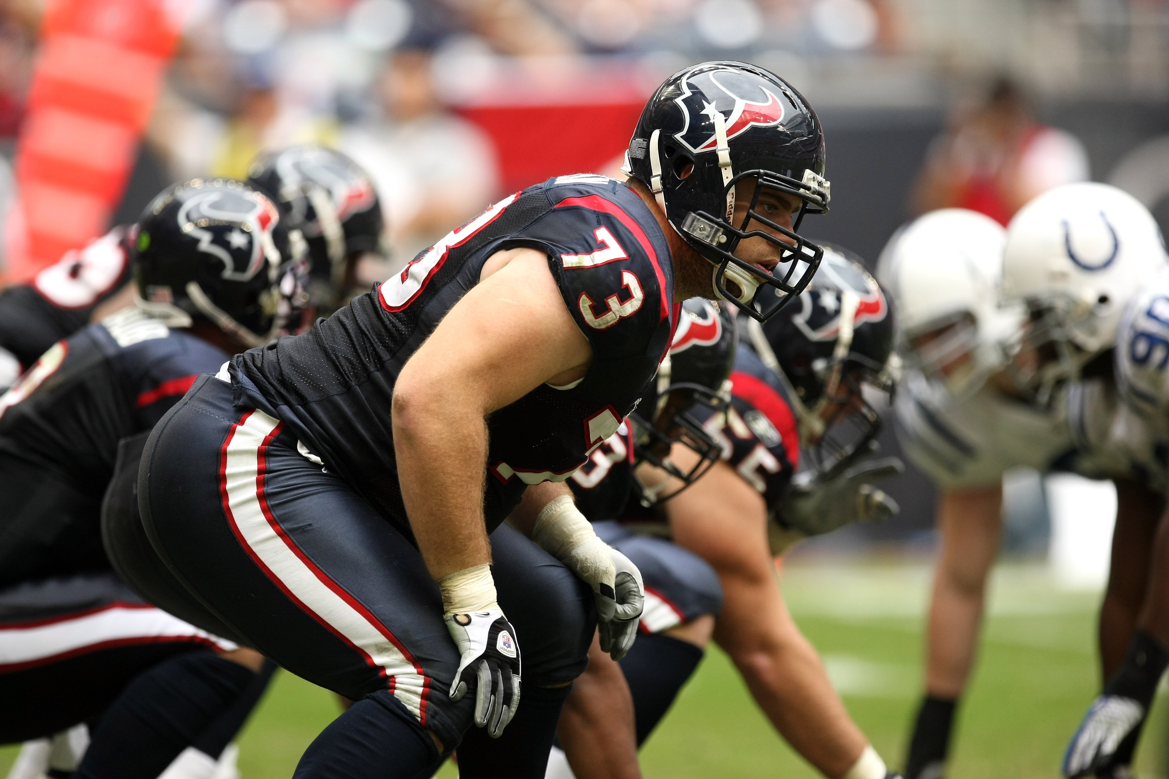 HOUSTON - NOVEMBER 29:  Tackle Eric Winston #73 of the Houston Texans lines up against the Indianapolis Colts on November 29, 2009  at Reliant Stadium in Houston, Texas. The Colts won 35-27.  (Photo by Stephen Dunn/Getty Images)