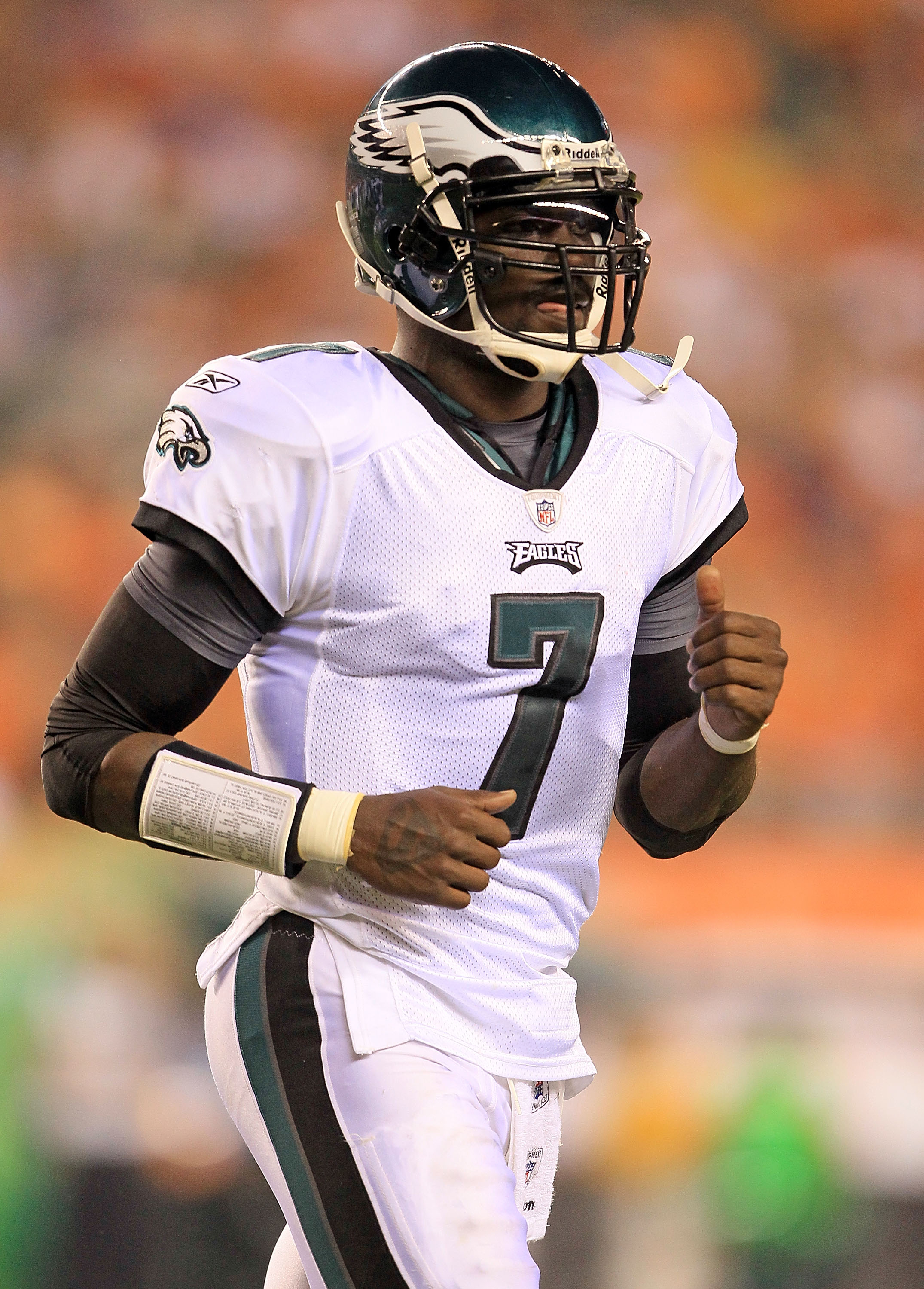 CINCINNATI - AUGUST 20:  Michael Vick #7 of the Philadelphia Eagles runs off of the field during the NFL preseason game against the Cincinnati Bengals at Paul Brown Stadium on August 20, 2010 in Cincinnati, Ohio.  (Photo by Andy Lyons/Getty Images)