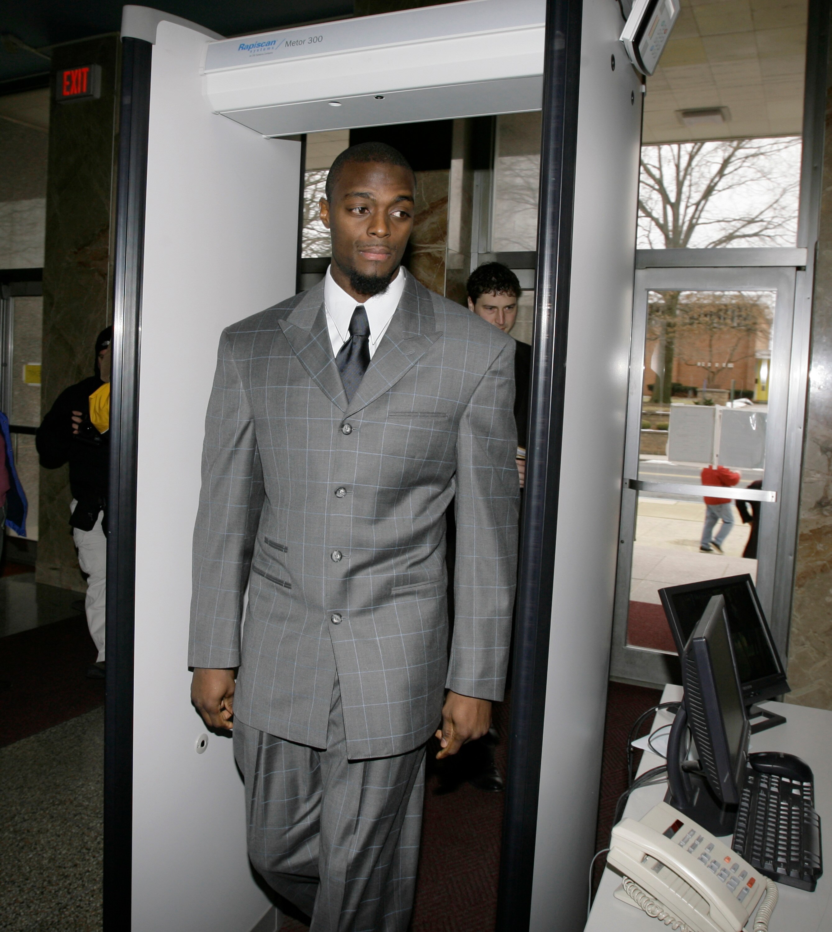 LEBANON - JANUARY 14: New York Giants wide receiver Plaxico Burress walks through security as he arrives at the Lebanon County Courthouse January 14, 2009 in Lebanon, Pa.  Burress is scheduled to appear in a civil trial in a dispute with an automobile dea