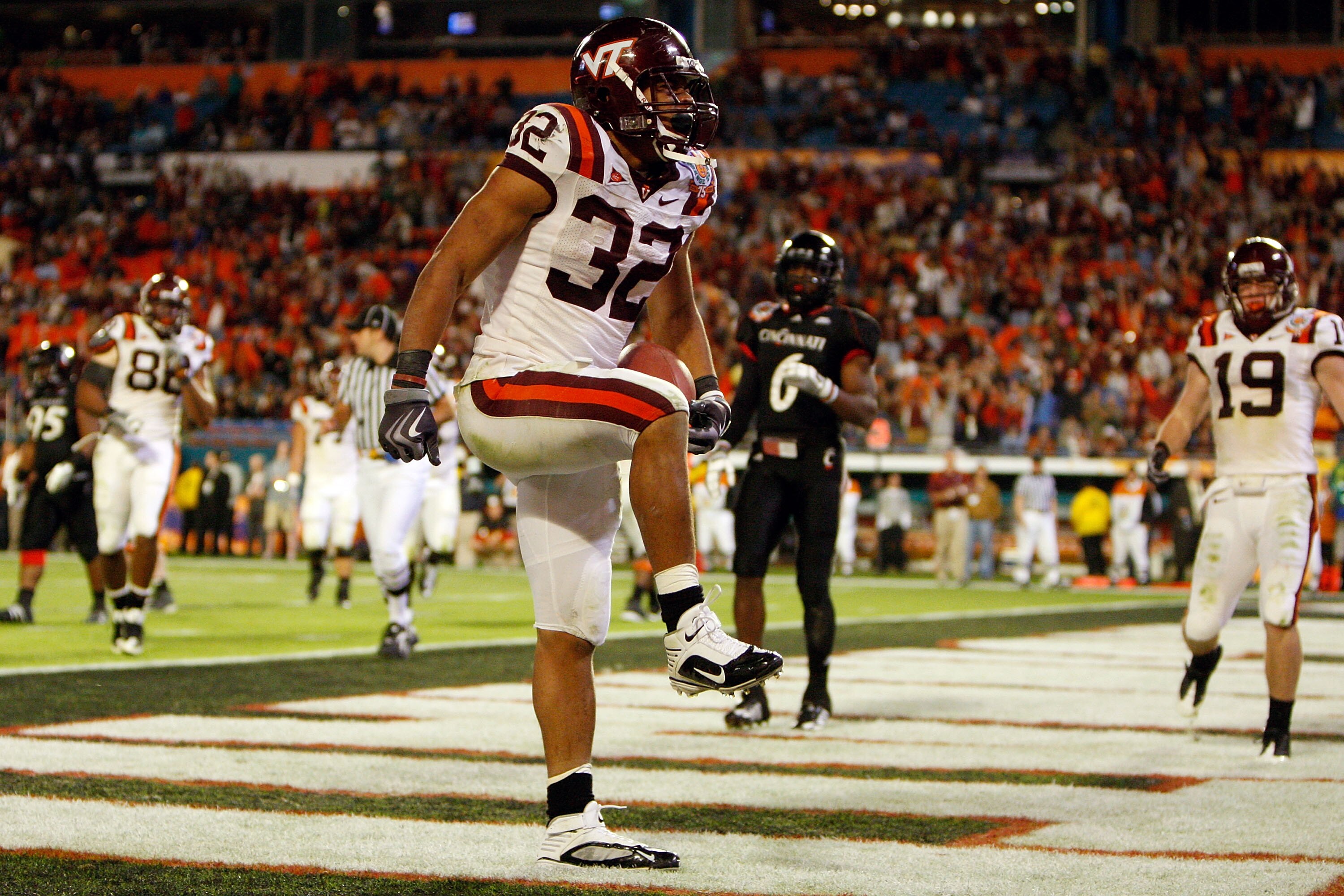 MIAMI - JANUARY 01:  Darren Evans #32 of the Virginia Tech Hokies celebrates after scoring a touchdown during the FedEx Orange Bowl against the Cincinnati Bearcats at Dolphin Stadium on January 1, 2009 in Miami, Florida.  (Photo by Streeter Lecka/Getty Im
